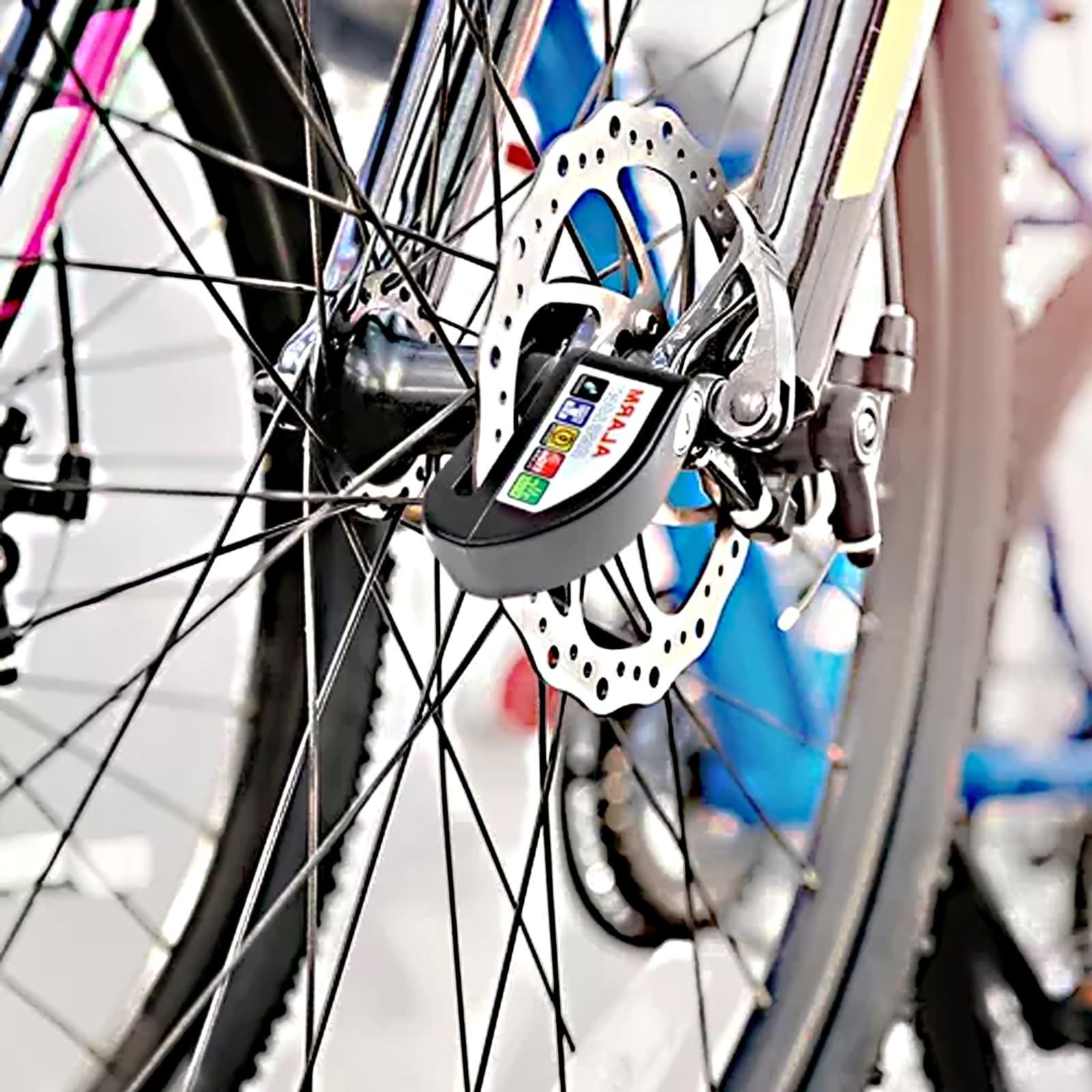 BAKEWAY Candado para Motocicleta y Bicicleta,Candado para Motocicleta Universal con Alarma de 110dB Impermeable IP65 Seguro Antirrobo con Motocicleta Bicicleta etc Vehículos con Llanta de Disco
