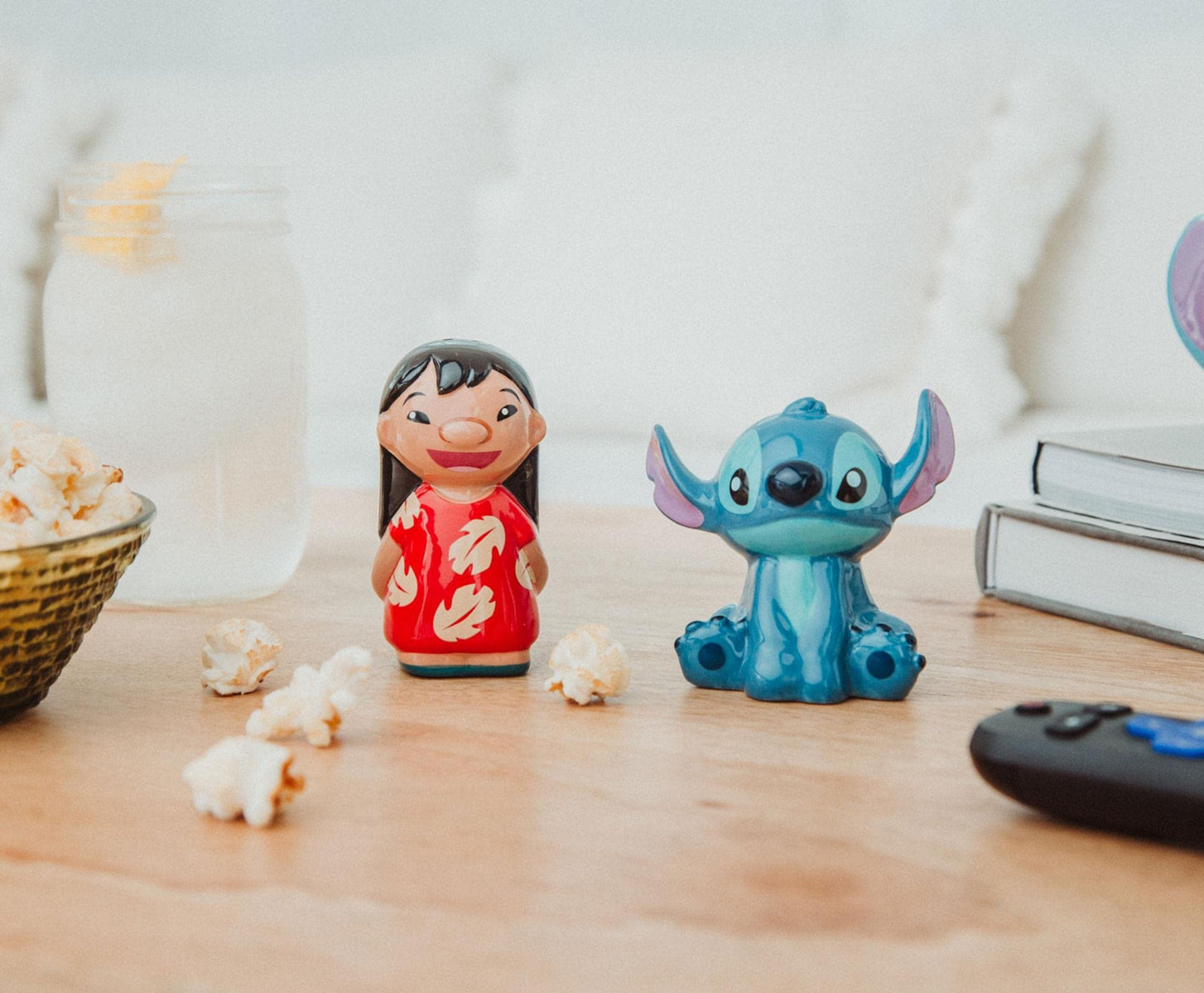 Disney Lilo & Stitch - Salero y pimentero de cerámica, juego de 2 recipientes de almacenamiento, dispensadores de especias