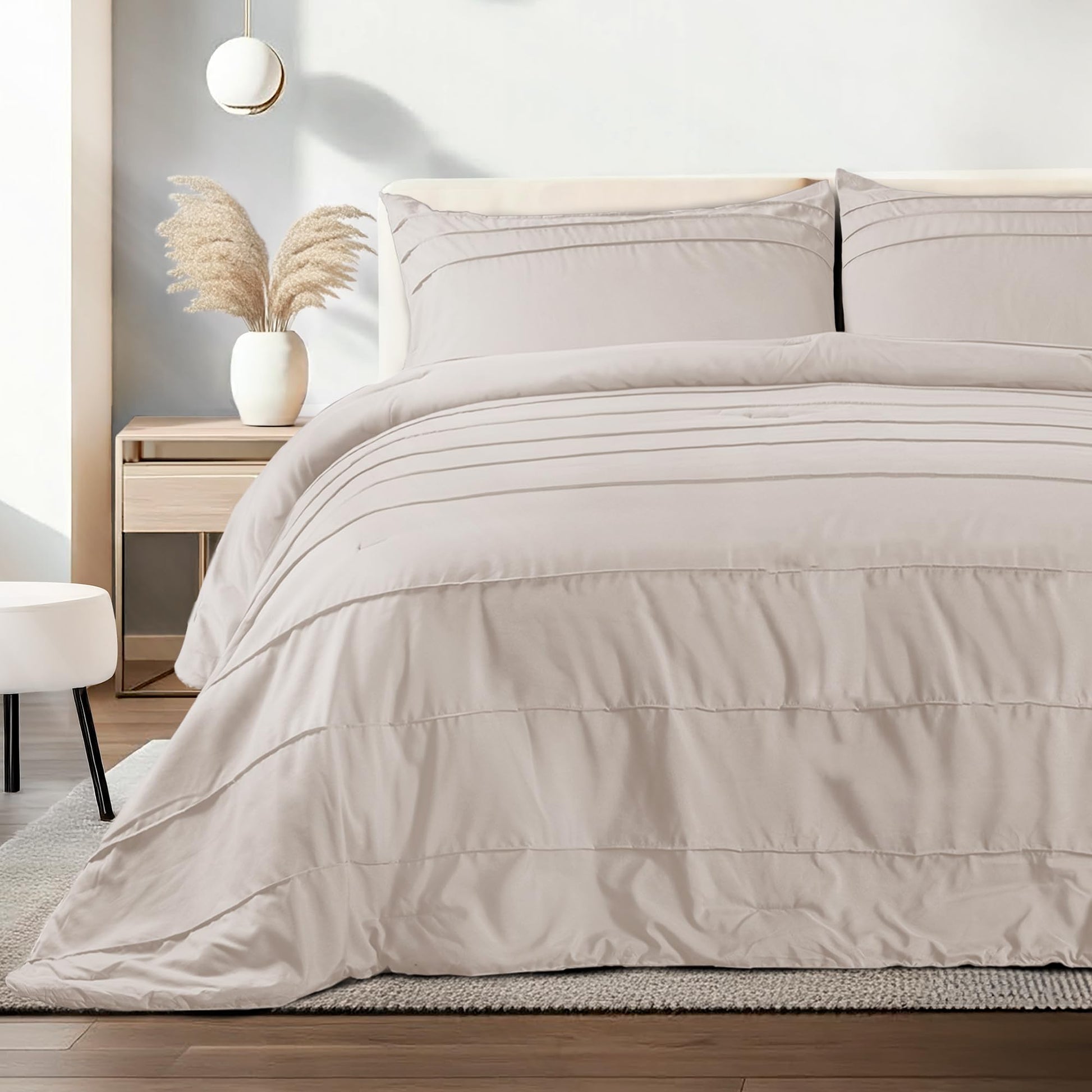 Juego Edredón Matrimonial Dreamlab Beige Ultra Suave Hipoalergénico Reversible Plisado Con Fundas de Almohada