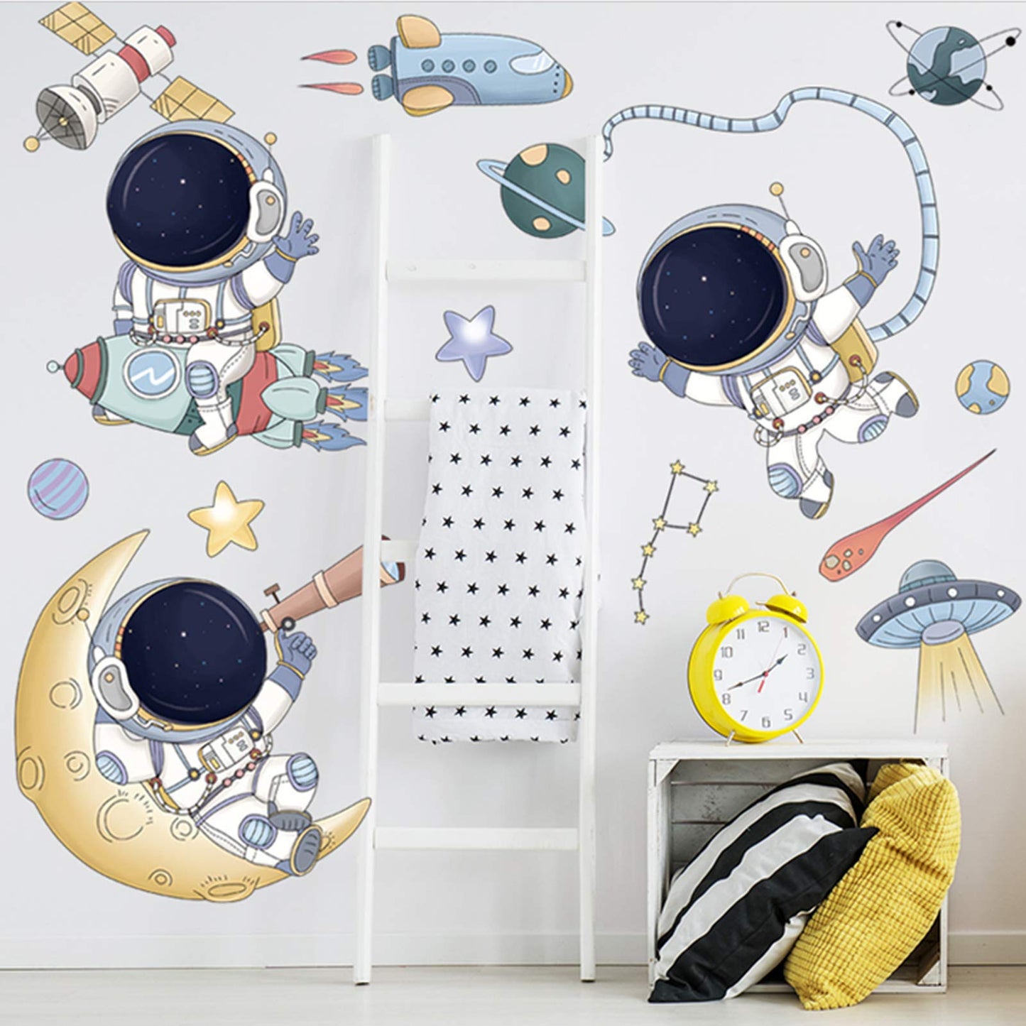 DILIBRA - Calcomanías de pared para astronautas con diseño de planeta, paseo espacial, decoración de pared de vinilo extraíble, de dibujos animados, astronauta cosmonauta para niños, recámara y sala