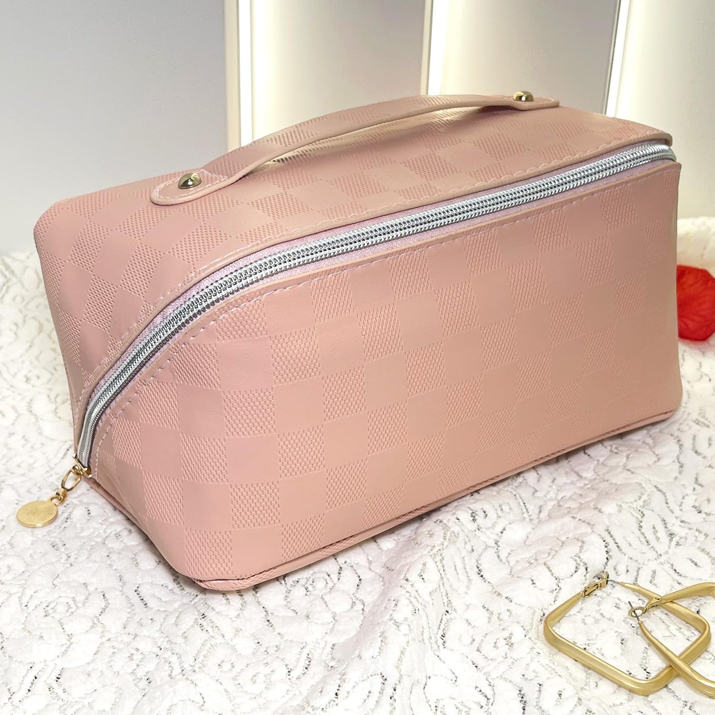 Meruya Bolsa de maquillaje de viaje, organizador de cosméticos de múltiples bolsillos con apertura amplia y divisor, bolsa de aseo de piel sintética con 2 mini bolsas de almacenamiento, Rosado