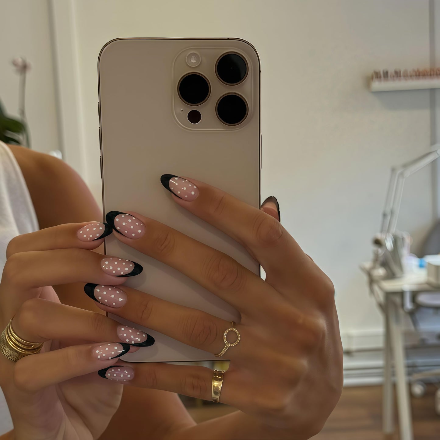 SXVME Uñas postizas con punta francesa negra almendra, uñas postizas cortas con lunares y diseño de aguja, uñas postizas con lunares blancos, uñas postizas reutilizables de gel suave para mujer (30 un