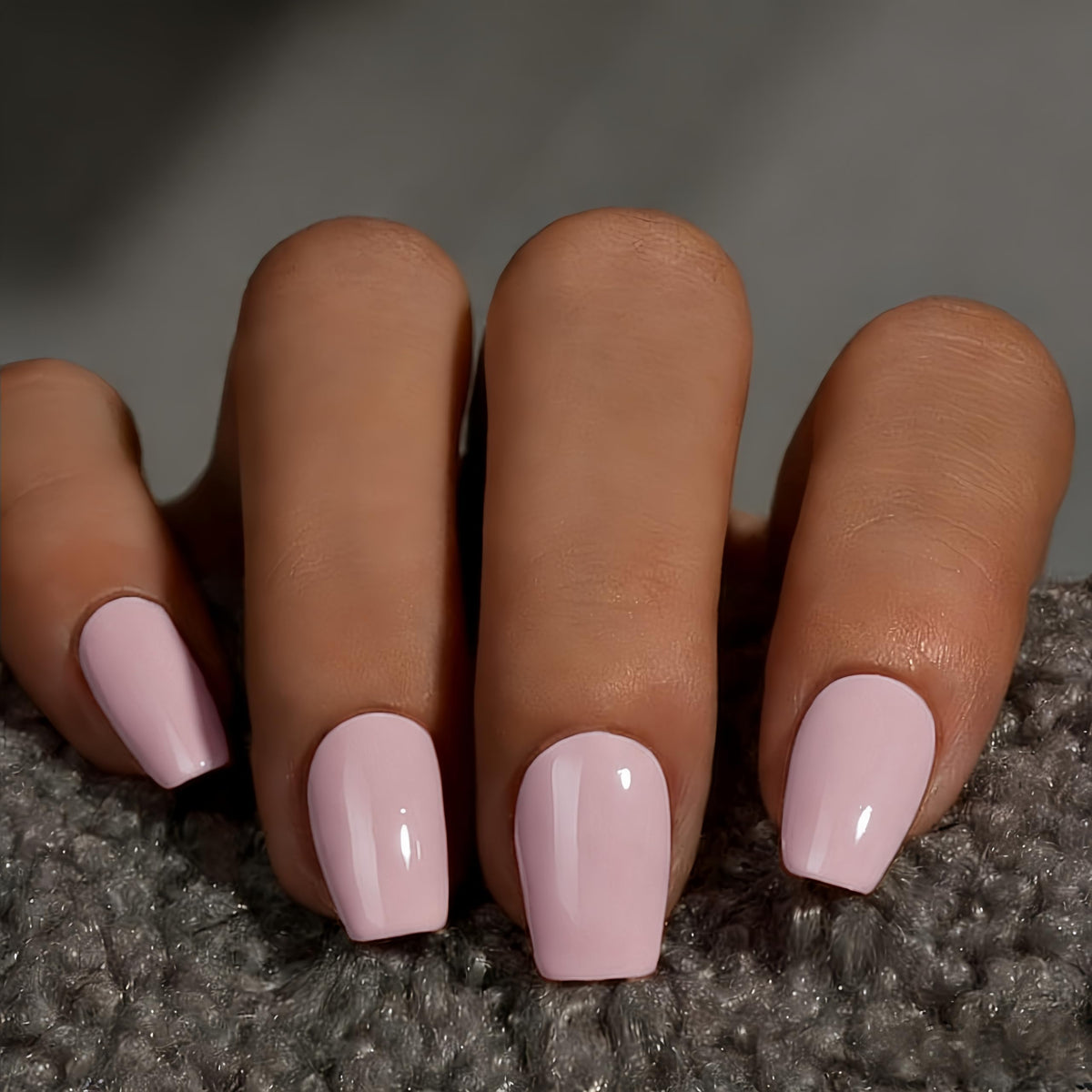 SXVME Uñas postizas cortas a presión, color rosa pálido, con pegamento, uñas postizas brillantes, cuadradas, de gel suave natural para mujer, reutilizables, 30 unidades