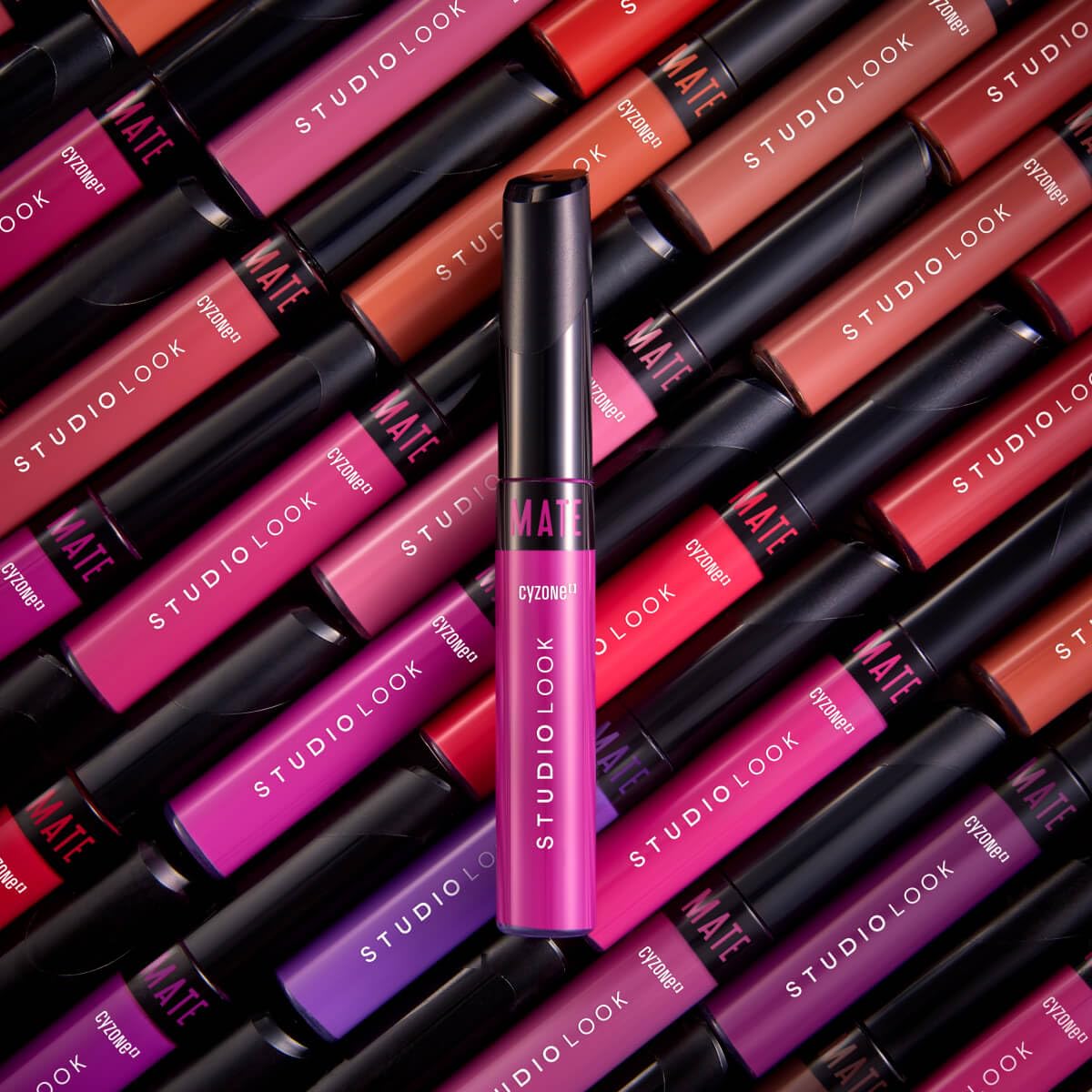 CYZONE - Studio Look Labial Mate Color Vibes of Red 6 g, 24 Horas de Color e Hidratación, Labial Líquido con Tecnología Hydra Shot y Elastic Film, Secado Rápido y Textura Ultraligera