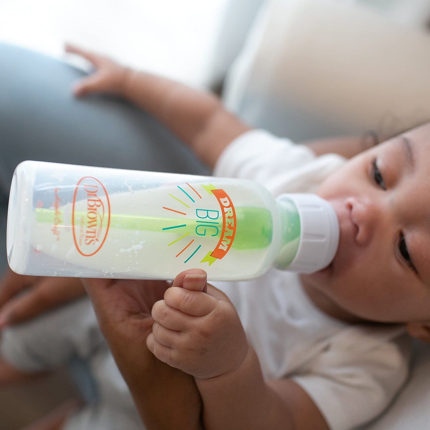 Dr. Brown's Opciones anticólicos + biberones estrechos, 0 m+ nivel 1 pezón – botella para reducir los cólicos, paquete de 4, 8 onzas, diseños de aventura de ensueño