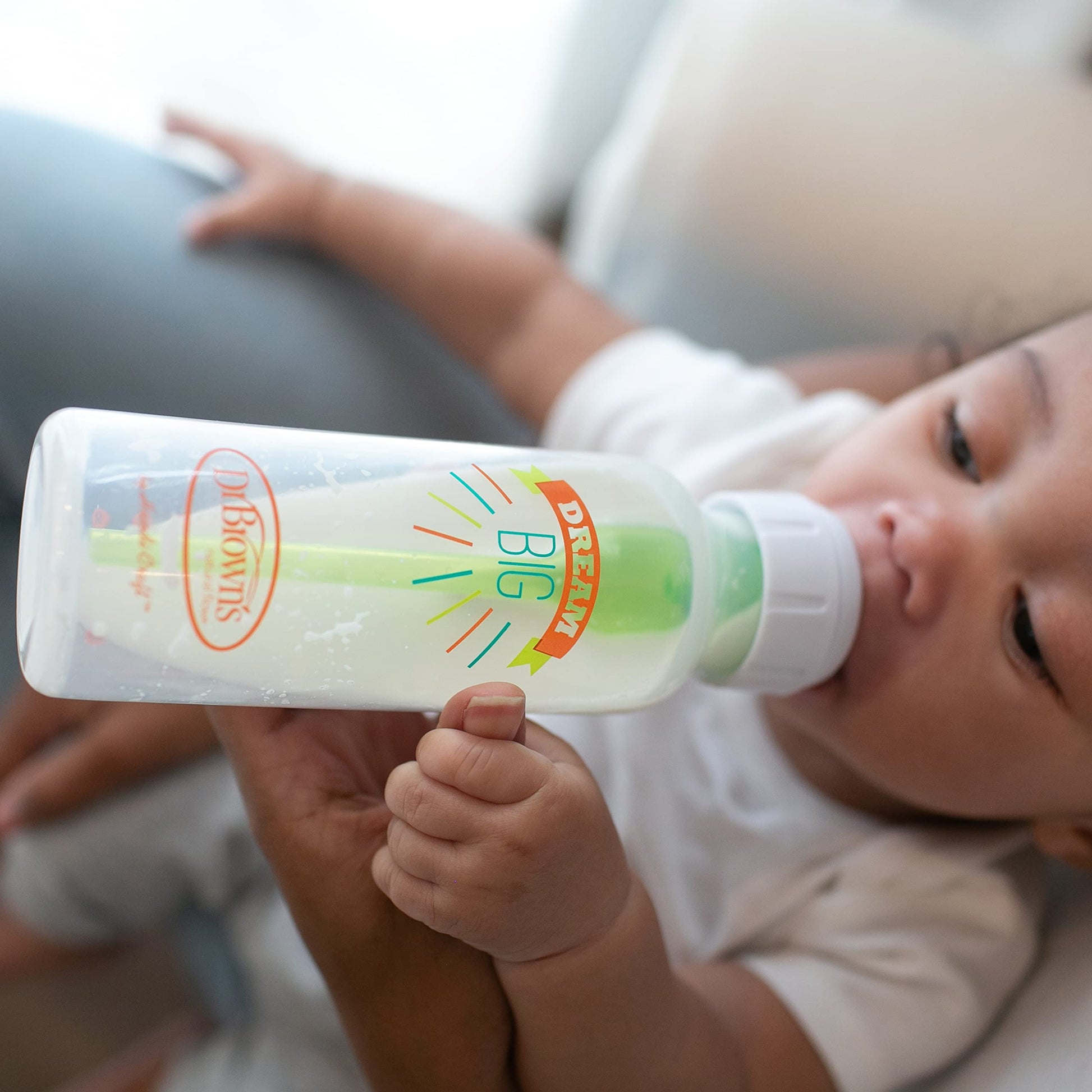 Dr. Brown's Opciones anticólicos + biberones estrechos, 0 m+ nivel 1 pezón – botella para reducir los cólicos, paquete de 4, 8 onzas, diseños de aventura de ensueño