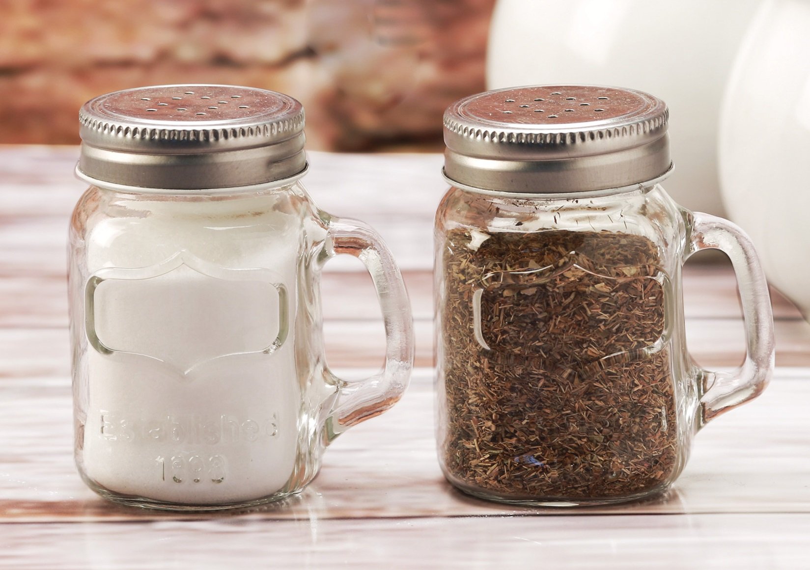 Circleware Mason Yorkshire Jar Mug Salt and Pepper Shakers with Glass Handles and Metal Lids, 5 Ounce, Set of 2 in Gift Box, Limited Edition Glassware Serveware by Circleware