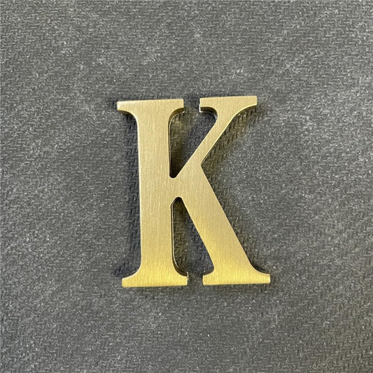 Pegatina de Latón Soild Letras Inglesas 2.6 Pulgadas Autoadhesivas para Señalización de Casa