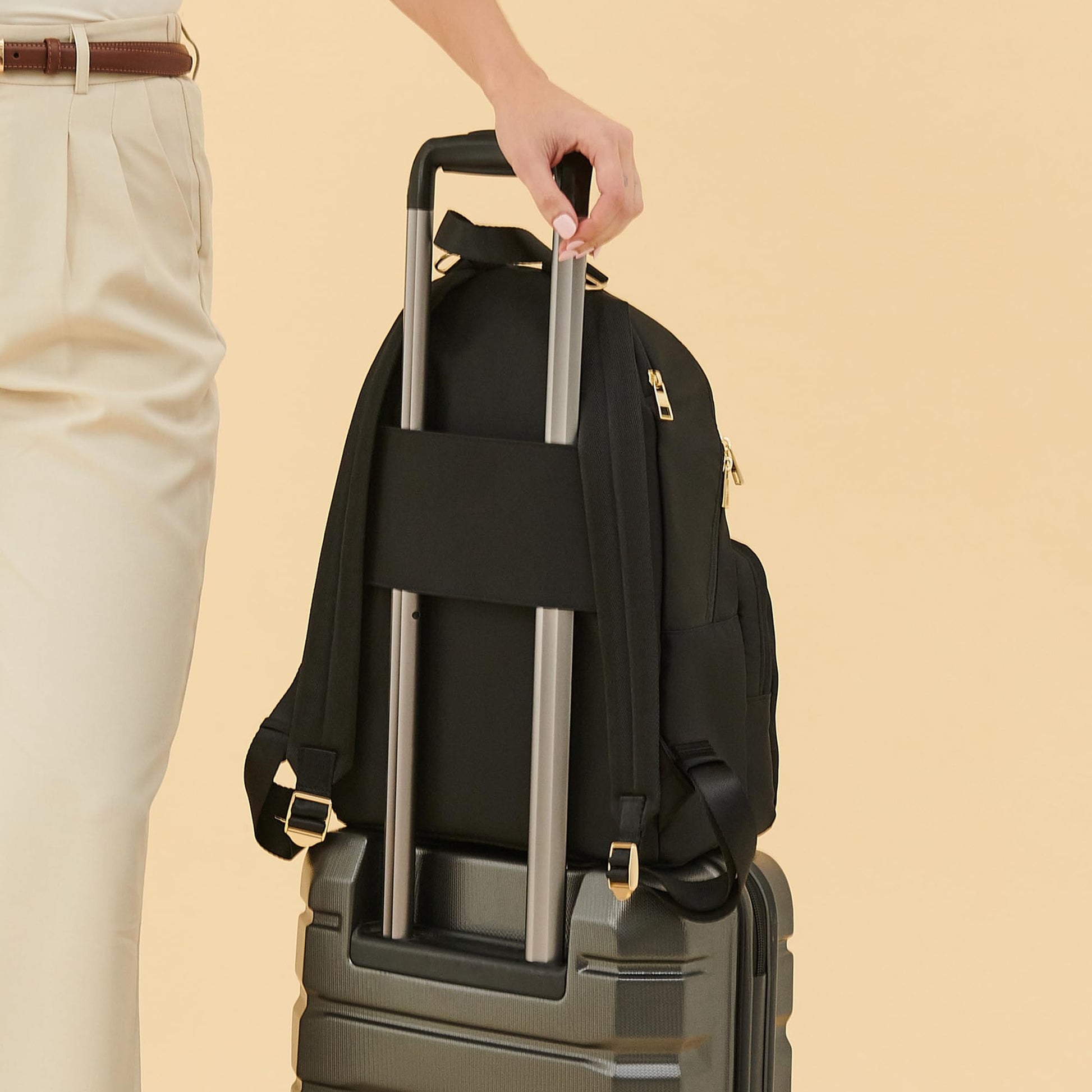 JuJuBe - Mochila para pañales con cambiador, organizador de gran capacidad de 11 bolsillos, 2 bolsillos interiores con aislamiento para botellas, bolsillo para limpiar, correas para carriola, manga