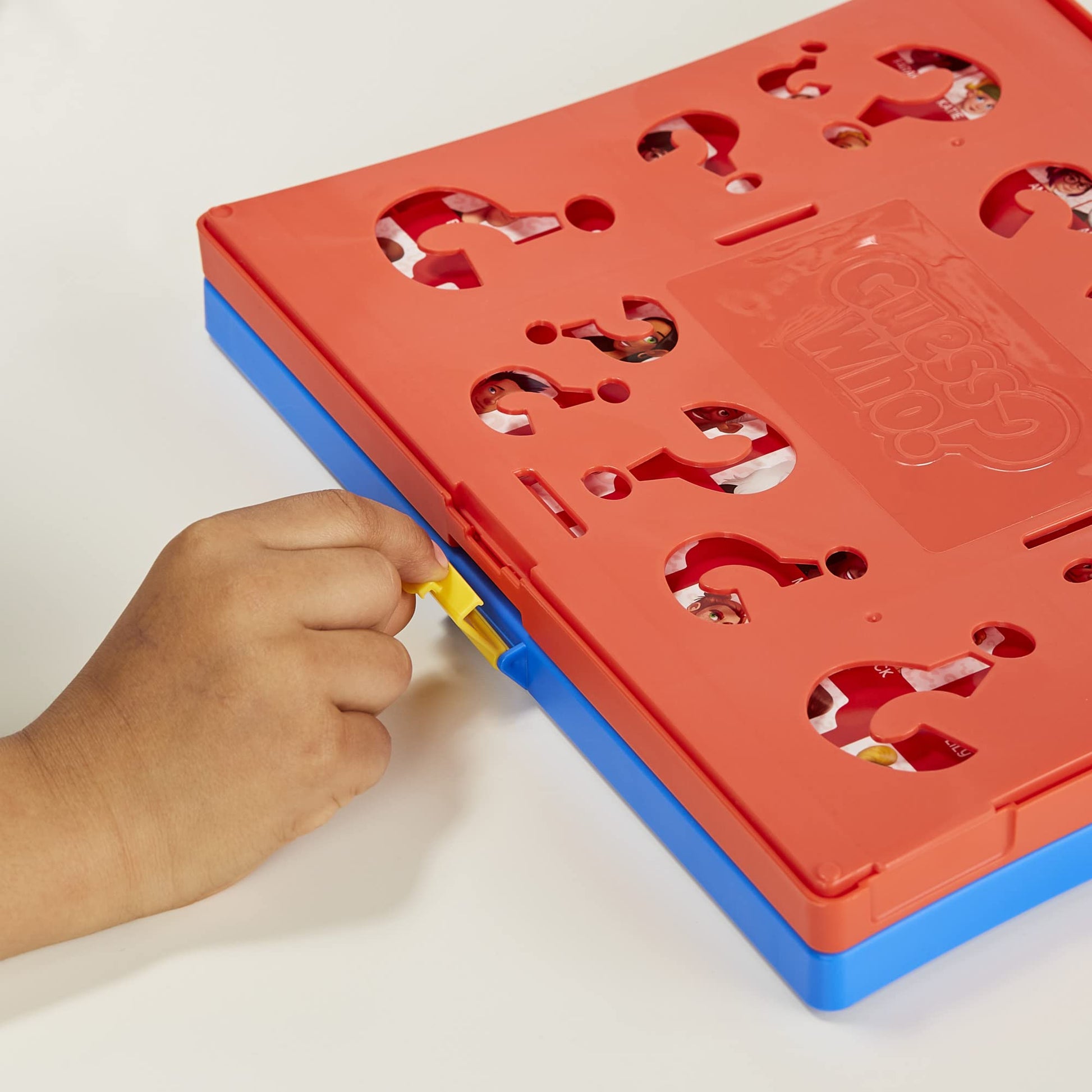 Hasbro Gaming Guess Who? Marco Original fácil de Cargar, Hoja de Personajes de Doble Cara, Juegos de Mesa para 2 Jugadores para niños, Juegos de adivinar para familias, a Partir de 6 años