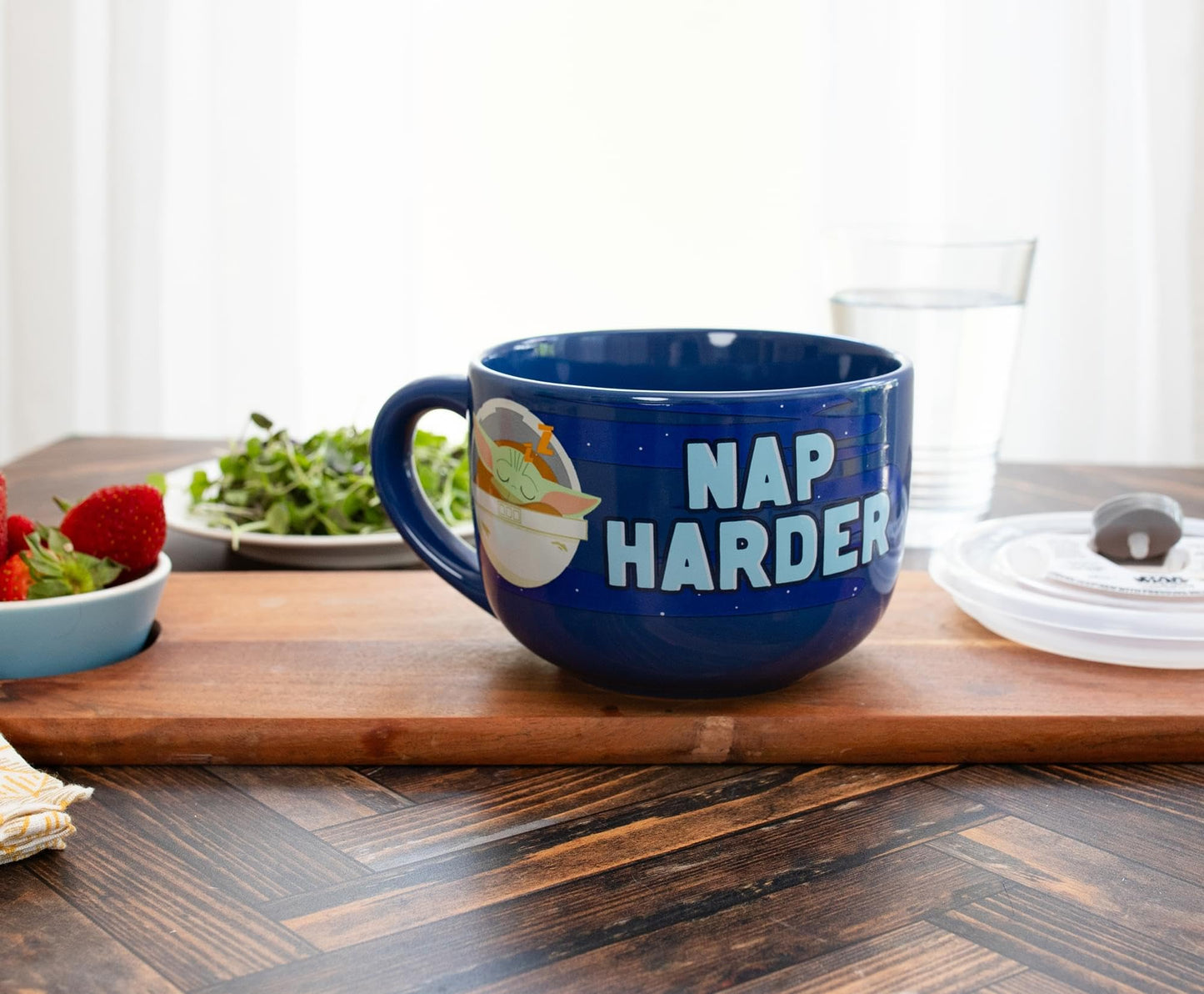 Taza de Sopa de Cerámica Silver Buffalo Star Wars The Mandalorian 24 Onzas con Tapa Ventilada