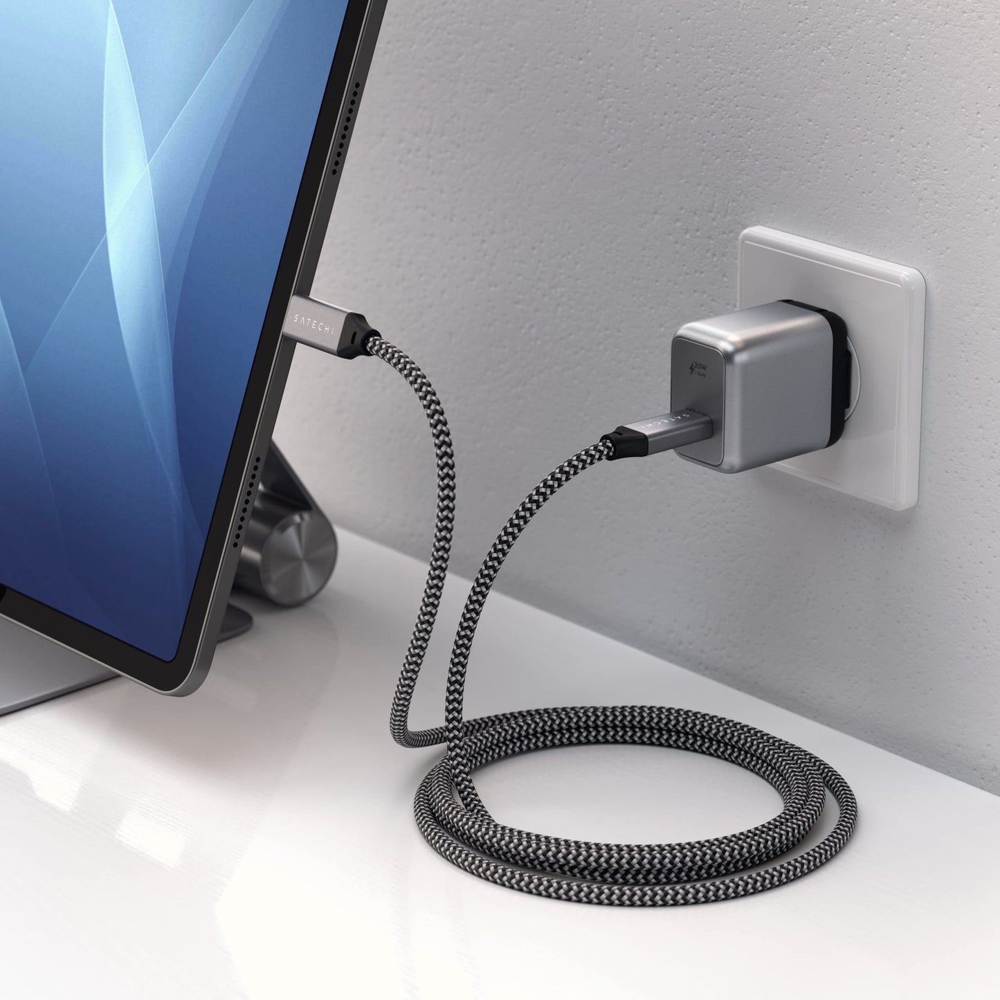 Cargador de Pared USB C 30W Satechi blanco con Suministro de Energía para M2/M1 iPad Pro/Air e iPhone 15 Pro Max/15 Pro/15/15 Plus