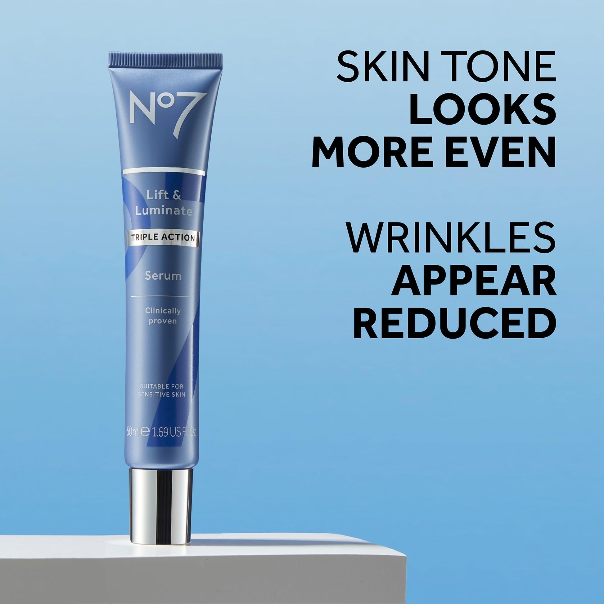 No7 Lift & Luminate Suero de triple acción (30 ml)
