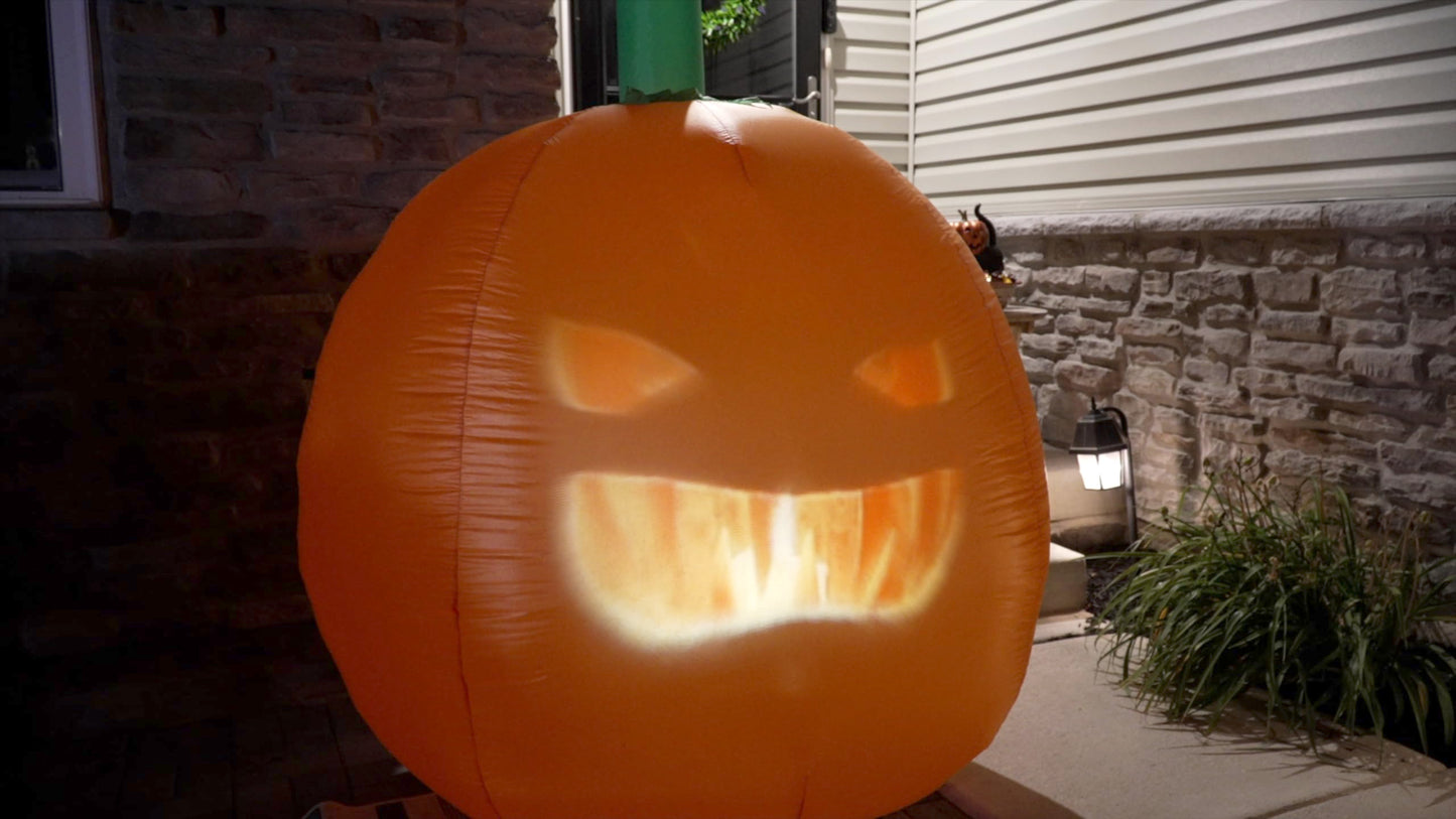 ANIMAT3D - Calabaza inflable animada parlante Jabberin' Jack de 1.5 metros de altura con pantalla HD de 56” y proyector incorporado, incluye 80 minutos de contenido.
