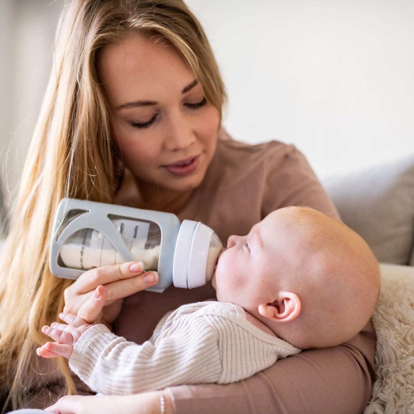 Portabolsas Tommee Tippee Blanco con Tetina de Flujo Lento, Compatible con Bolsas Preesterilizadas, Sin Transferencias de Leche Materna, Sin BPA, 3 Piezas