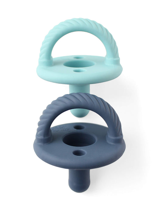 Itzy Ritzy Sweetie Chupete chupete chupete de silicona para recién nacidos con mango plegable y dos agujeros de aire para mayor seguridad; juego de 2 pulgadas náutico de la marina y el huevo de Robin's de 2 pulgadas, edades recién nacidas y mayores