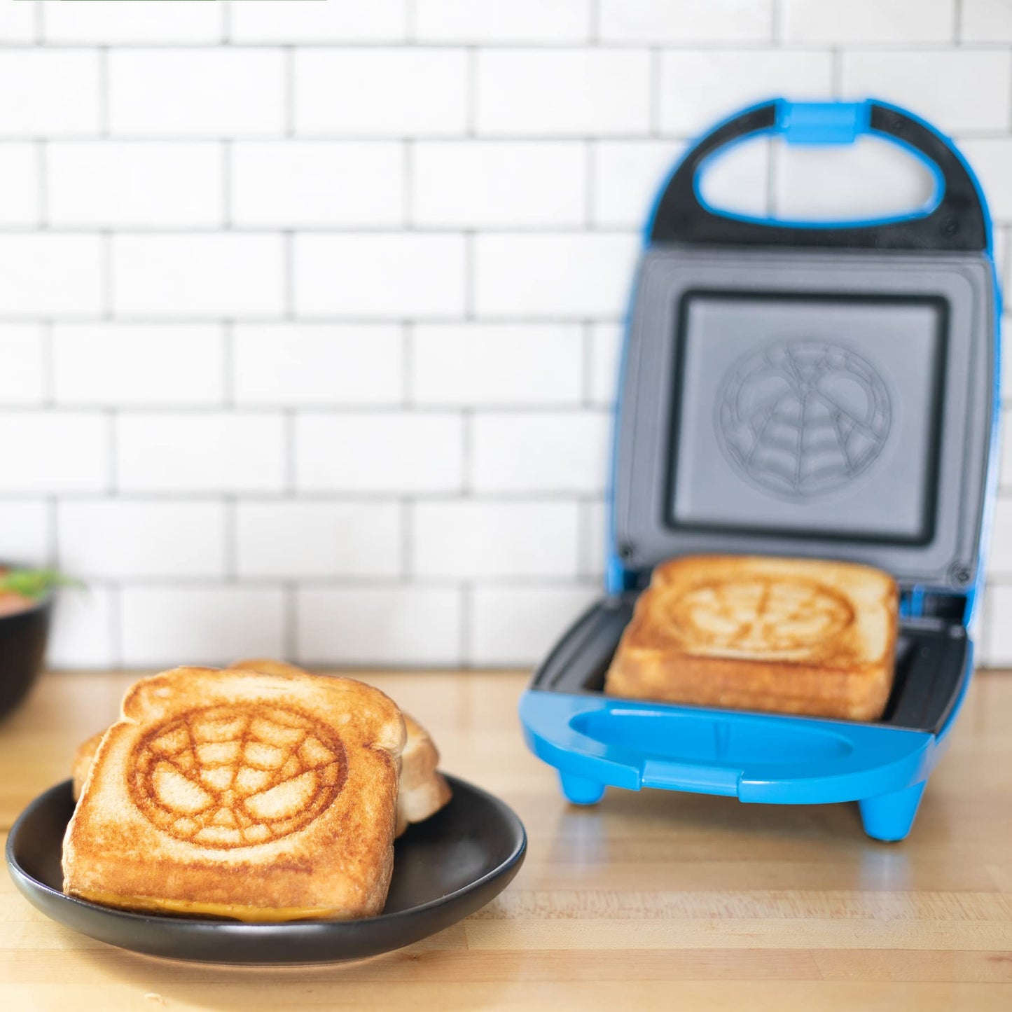 Sandwichera Uncanny Brands Marvel Spider-Man Electrodoméstico de Cocina