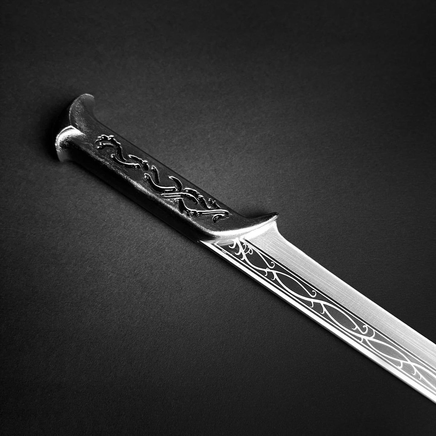 otaku gear Daga de fantasía medieval de 28 cm (11") estilo élfico - Artículo de colección para decoración, cosplay y accesorios para ferias renacentistas - Plateado/Negro