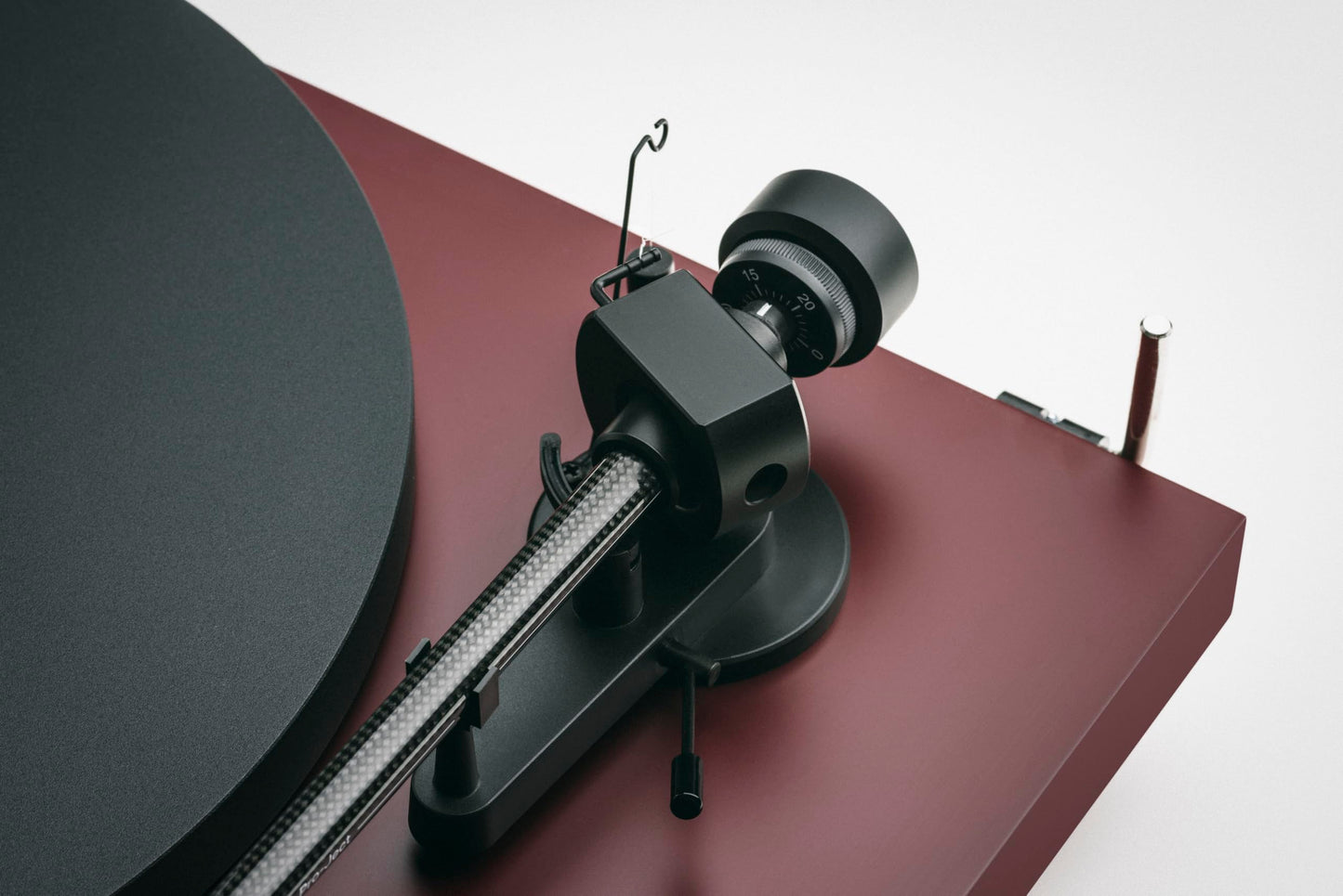 Pro-Ject Debut Evo 2 - Tocadiscos audiófilo de nueva generación con brazo de carbono y cambio de velocidad electrónico, fabricado en Europa (satén amarillo dorado)