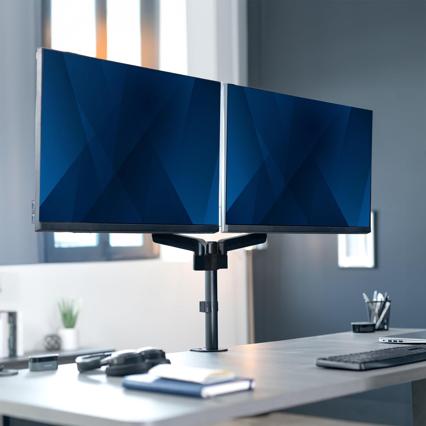 Soporte de Brazo para Monitor Dual VIVO Negro Ajuste Neumático Altura y Movilidad Completa para Hombre