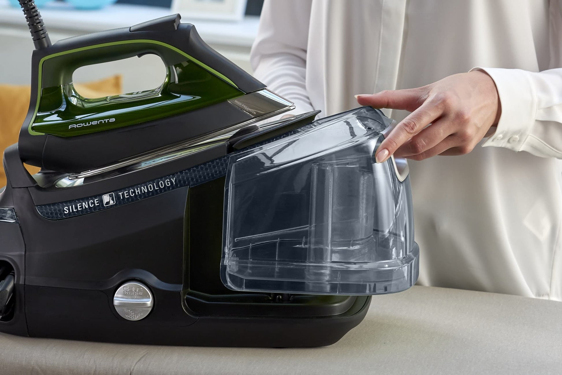 Plancha a Vapor Rowenta Silence Steam PRO Negra con Caldera Silenciosa y Tecnología Eco Intelligence