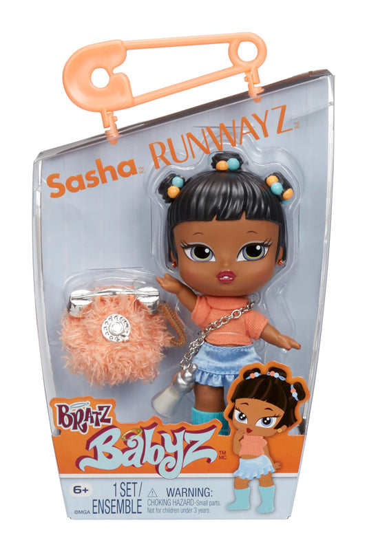 Bratz Muñeca Babyz Runwayz - Sasha - Coleccionable con Accesorios - Incluye un Collar Que Funciona como Llavero - Regalo Ideal para Niñas