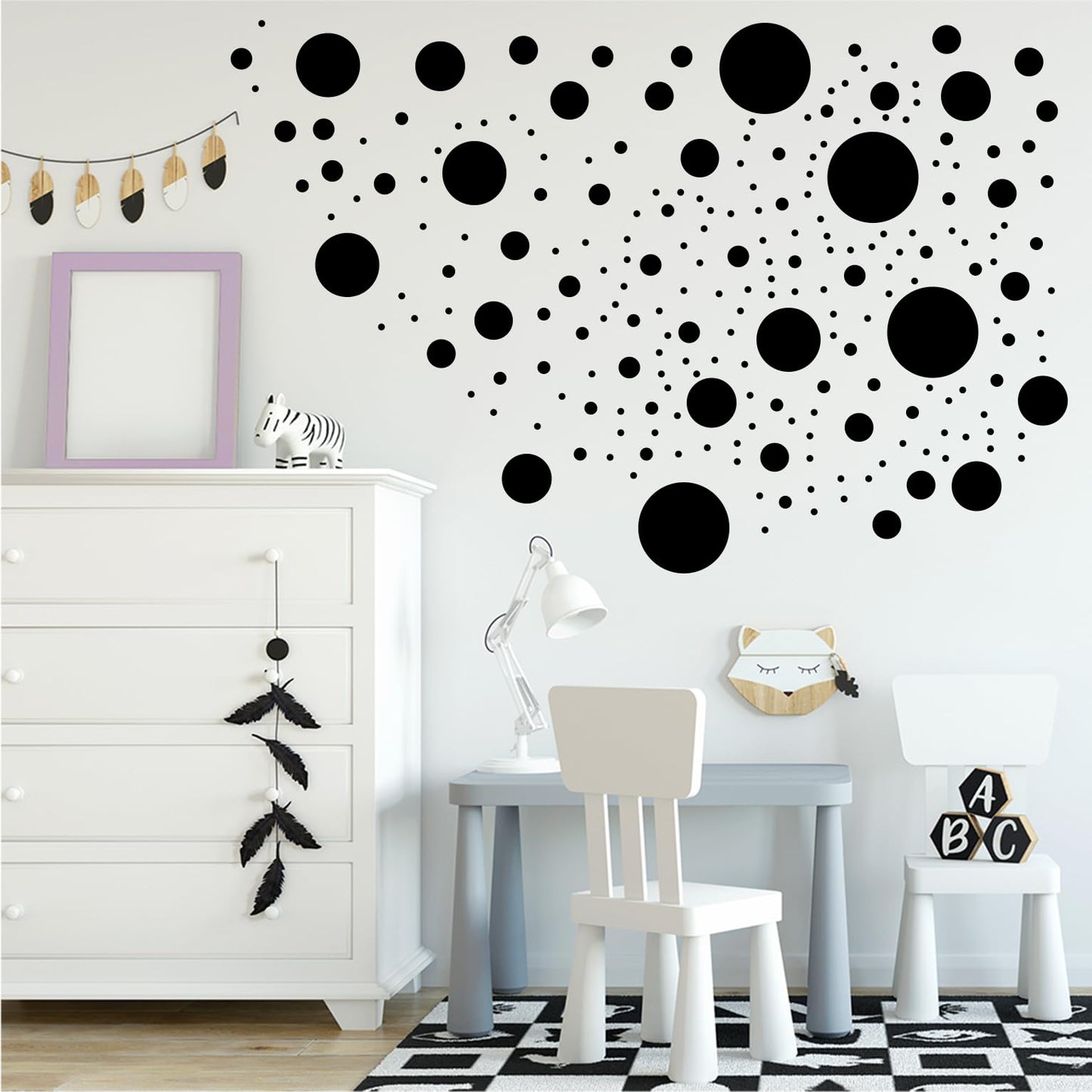 StickerDeen 500+ Calcomanías surtidas de lunares circulares para pared para dormitorio de niños, sala de estar, aula, cuarto de juegos. Calcomanías de vinilo removibles para pared con lunares (Negro)