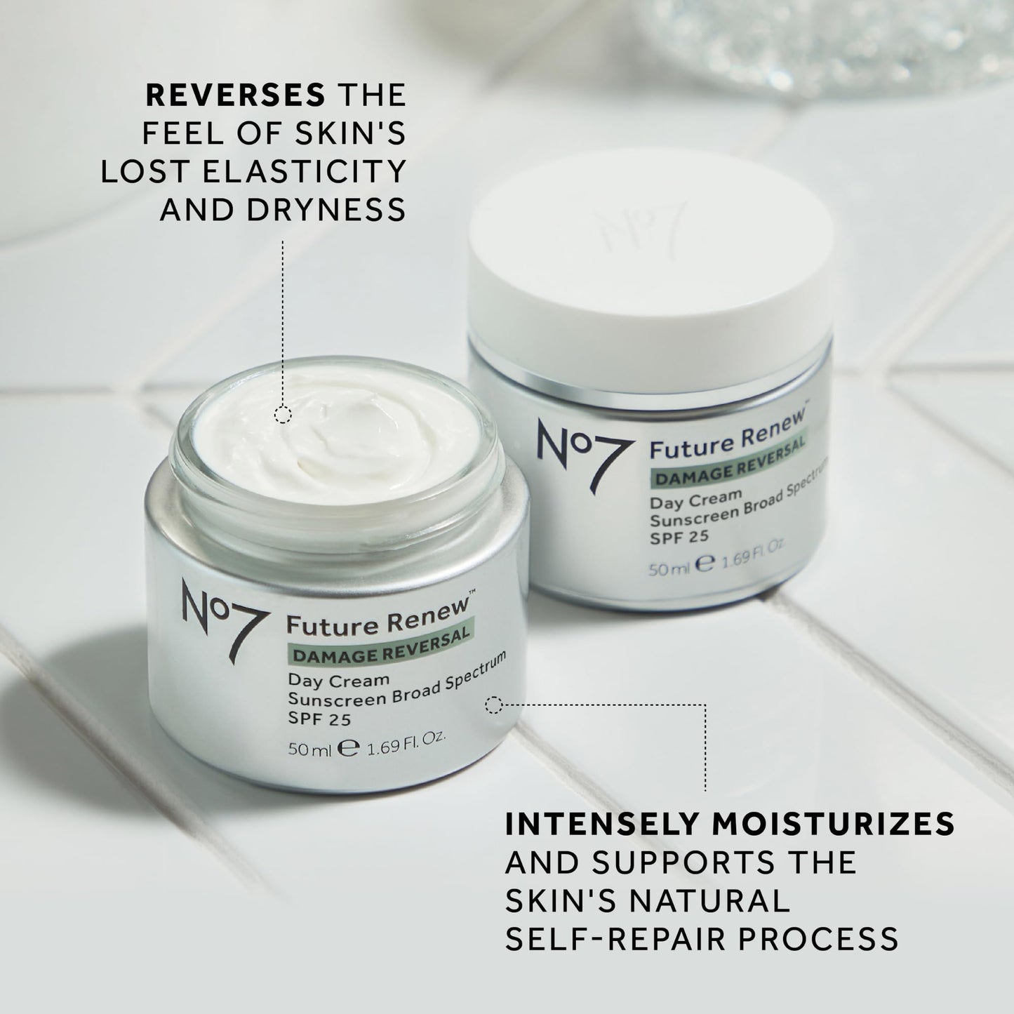 No7-Future Renew Damage Reversal Day Cream SPF 25 - Crema facial antienvejecimiento con SPF para daños solares visibles - Protege, hidrata y revierte la opacidad - Su