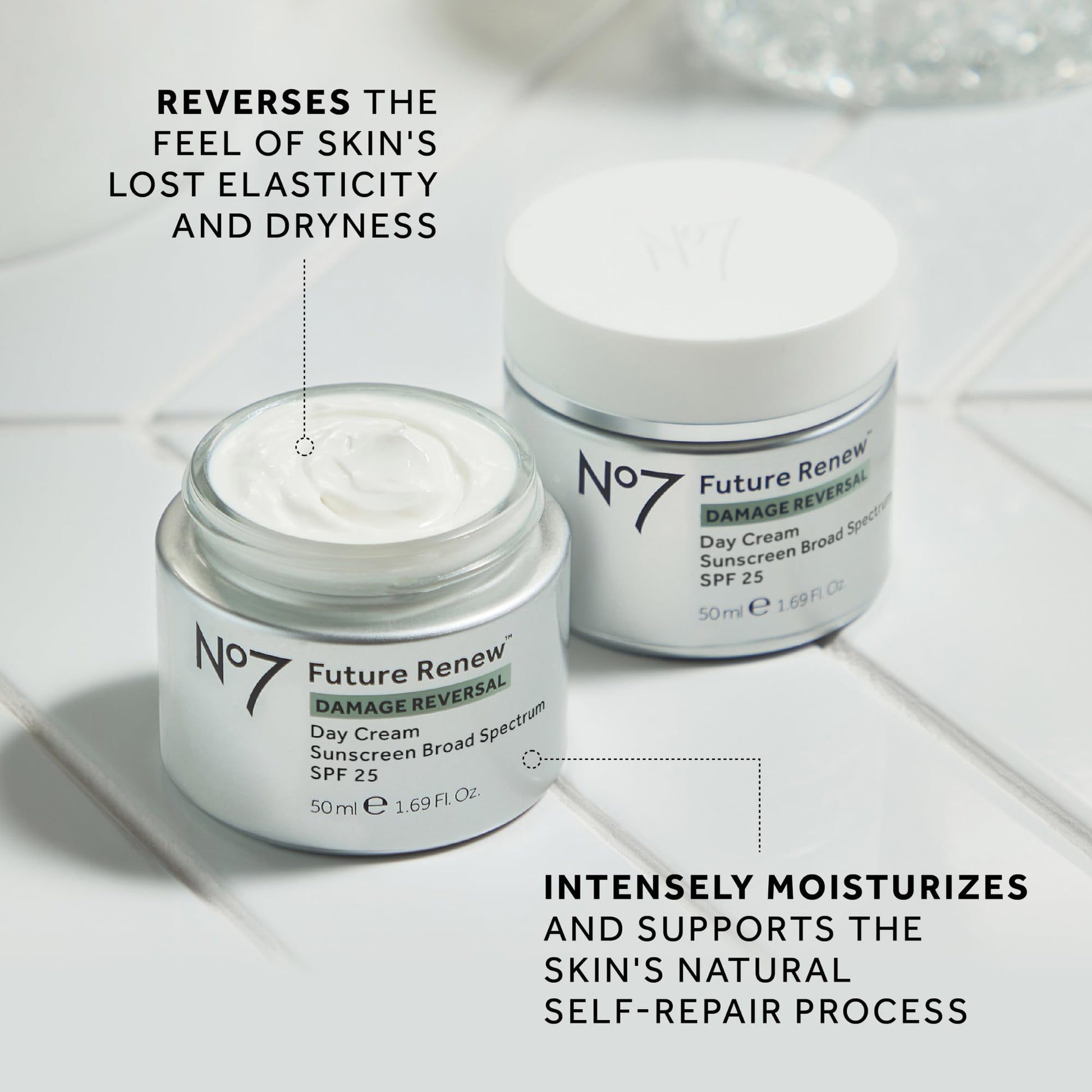 No7-Future Renew Damage Reversal Day Cream SPF 25 - Crema facial antienvejecimiento con SPF para daños solares visibles - Protege, hidrata y revierte la opacidad - Su