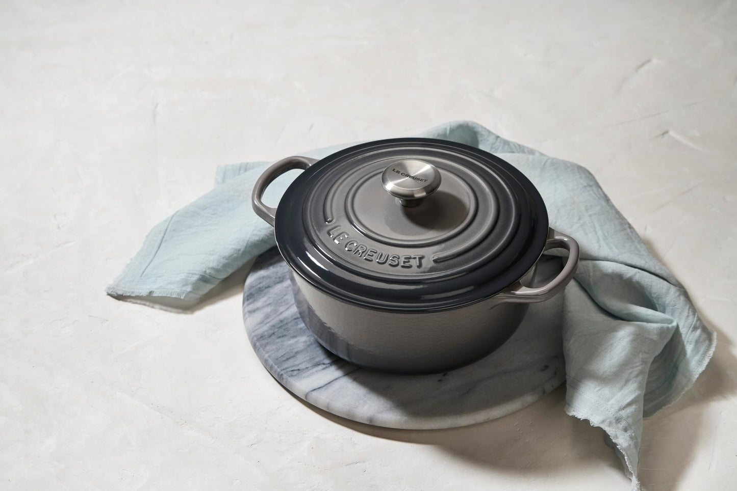 Le Creuset Signature Enameled Cast-Iron 5-1/2-Quart Round French (Dutch) Oven, Oyster