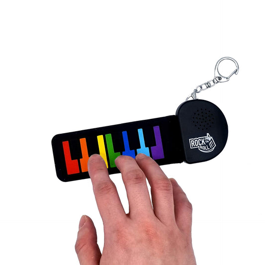 Rock And Roll It - Micro Rainbow Piano. Llavero de piano de trabajo real y reproducible. Colgar en una mochila y jugar en cualquier lugar. Almohadilla de piano de color de tamaño mini. Pequeño teclado