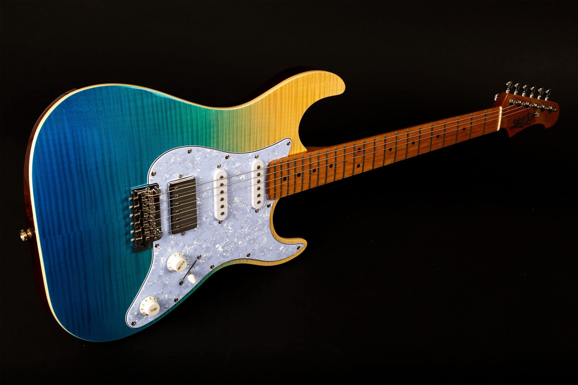 Jet Guitars JS450 TBL Strat Guitarra, pastillas HSS Alnico, cuerpo de tilo sólido con tapa de arce llama, cuello de arce tostado de 22 trastes, afinadores de bloqueo, trémolo de 2 puntos