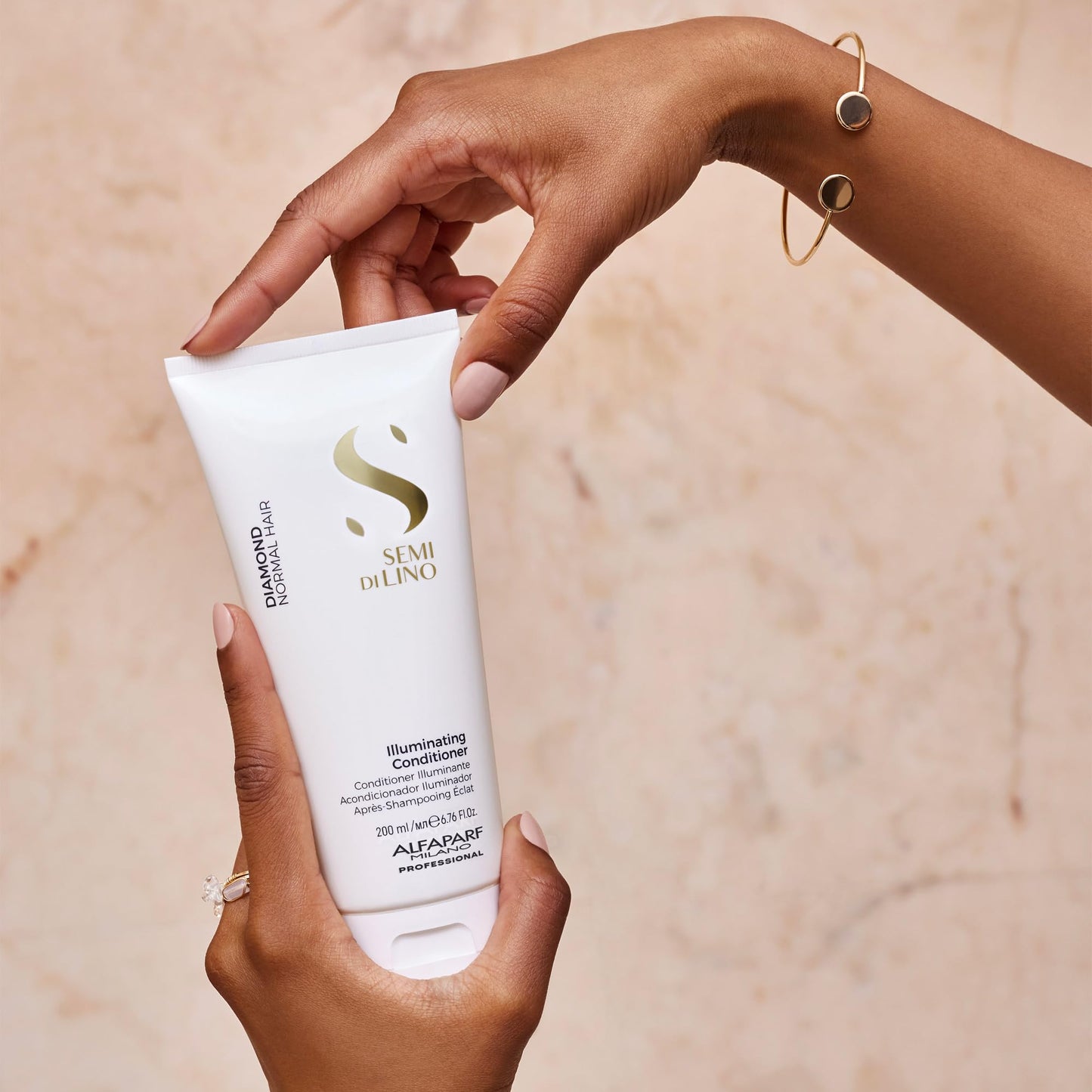 Alfaparf Milano Semi Di Lino Diamond Shine Illuminating Conditioner - Sulfate Free - For Normal Hair - Safe on Color Treated Hair - Paraben and Paraffin Free -Professional Salon Quality - 6.76 fl oz