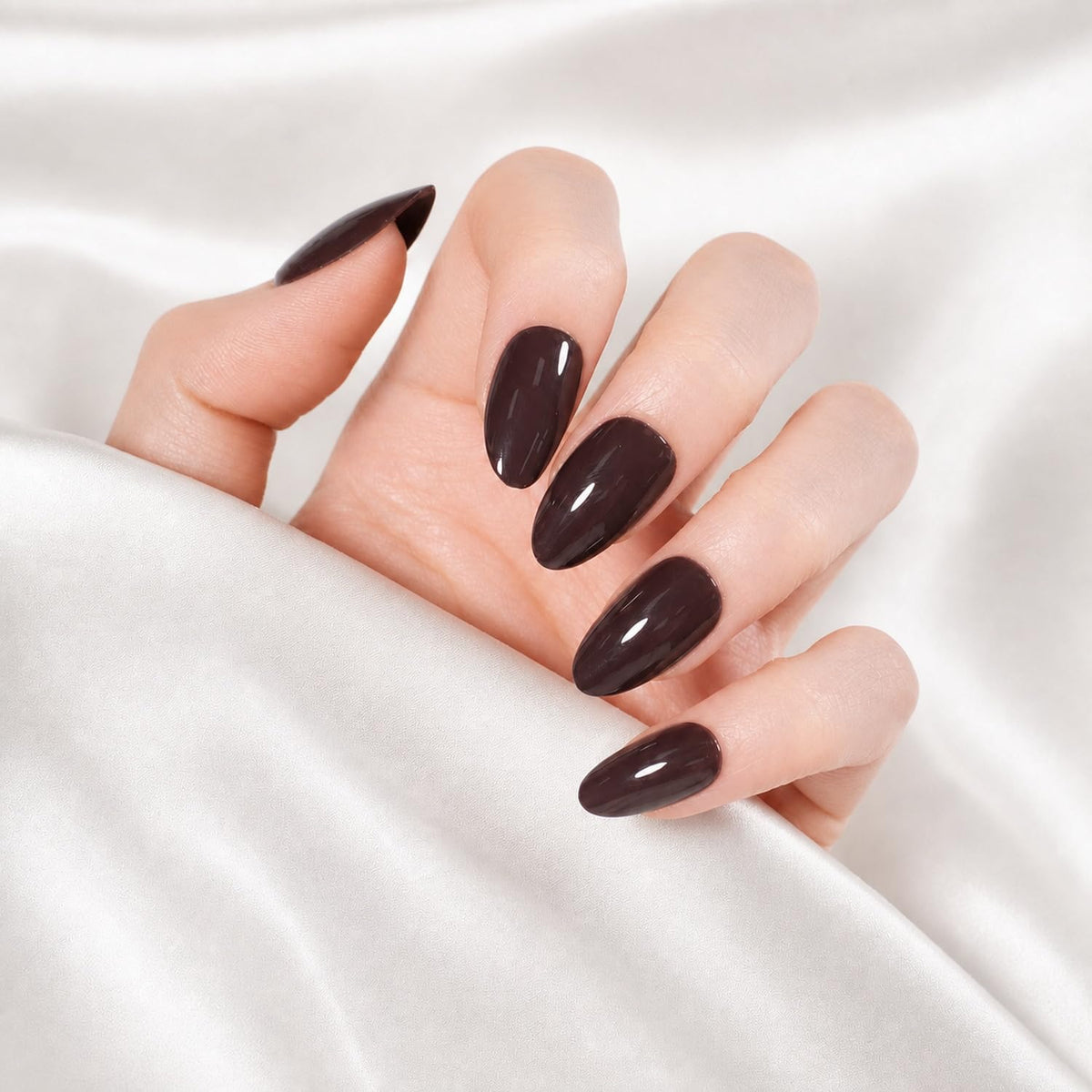 SXC Uñas postizas de la marca Cosmetics | Serie X1 Almendra Corta (061 Cocoa Velvet)