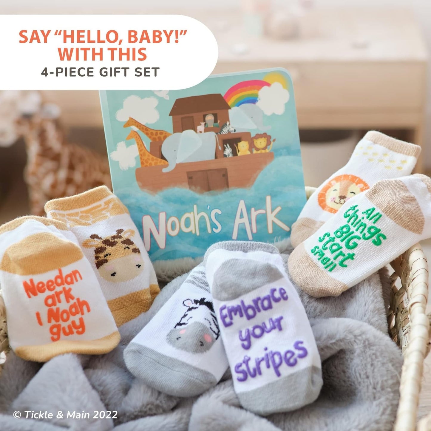 Tickle & Main Noah's Ark Bautismo Regalos para niños Juego de libros y calcetines - 0-12 meses, 4 piezas - Esencial para bautismo y libro de cuentos Combo