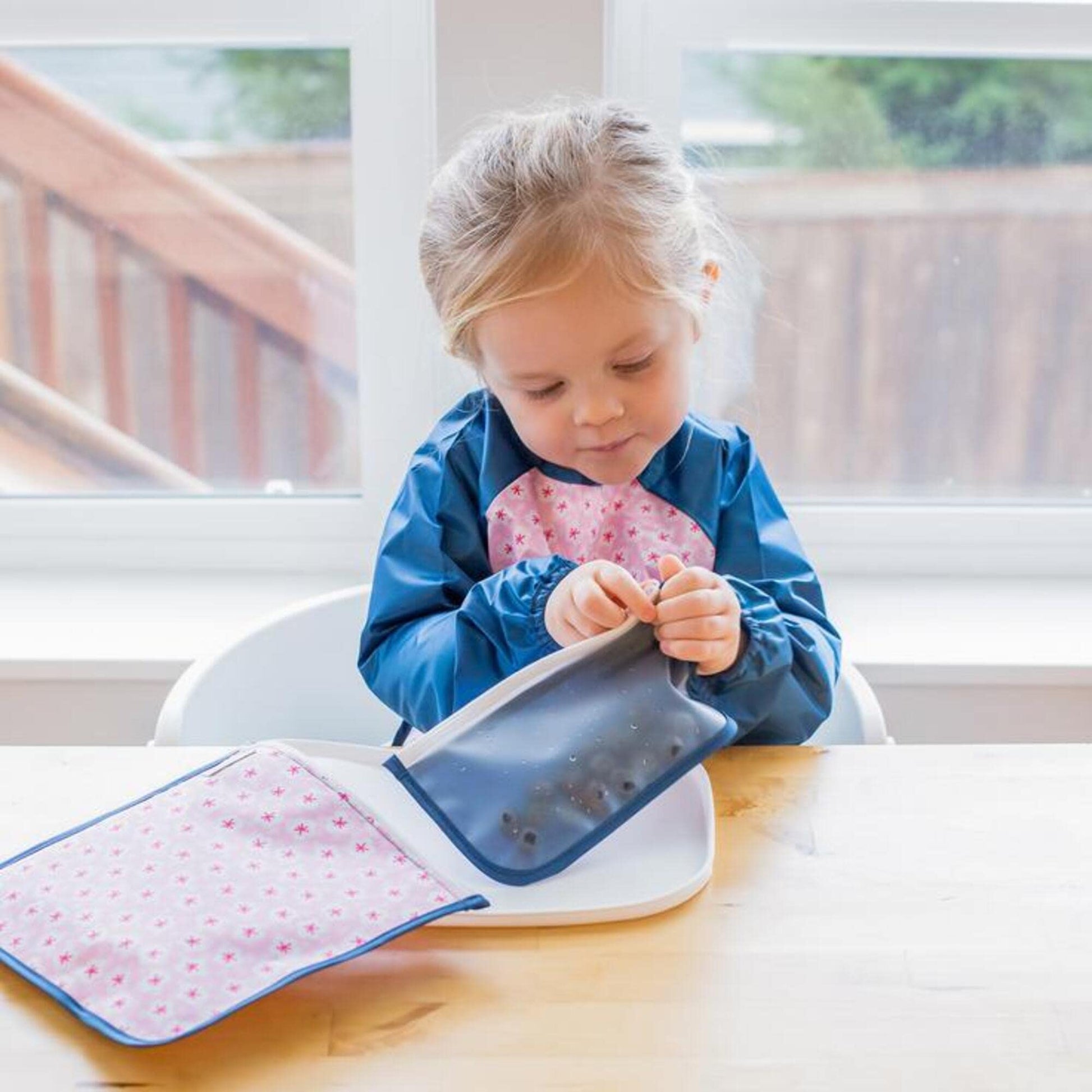 green sprouts Reusable Snack Bags (2 Pack) Holds Food, Utensils, Wipes, & More Food-Safe, Waterproof, Easy-Clean Material