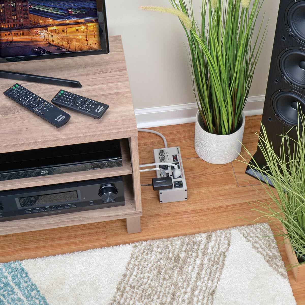 Protector de Sobretensión Tripp Lite Isobar Metal 6 Tomas 6ft 3330 Joules