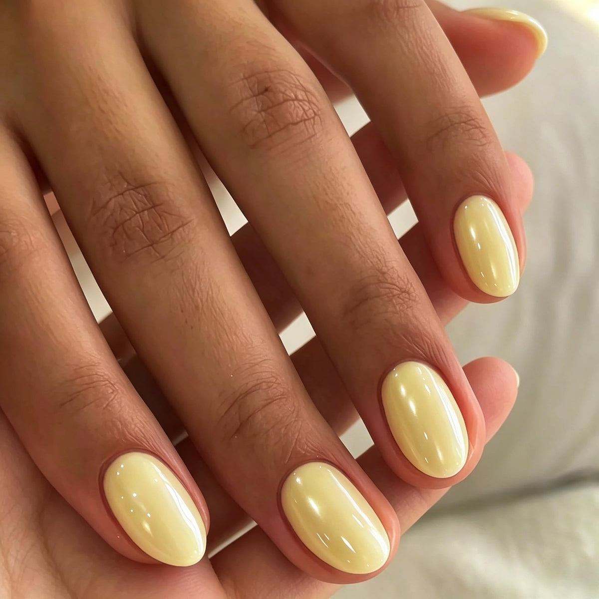 JOYVVEW Uñas postizas de gel suave cortas almendradas, 32 piezas, 16 tamaños, cromo amarillo mantequilla, uñas postizas brillantes naturales para pegar, para mujeres, gruesas reutilizables