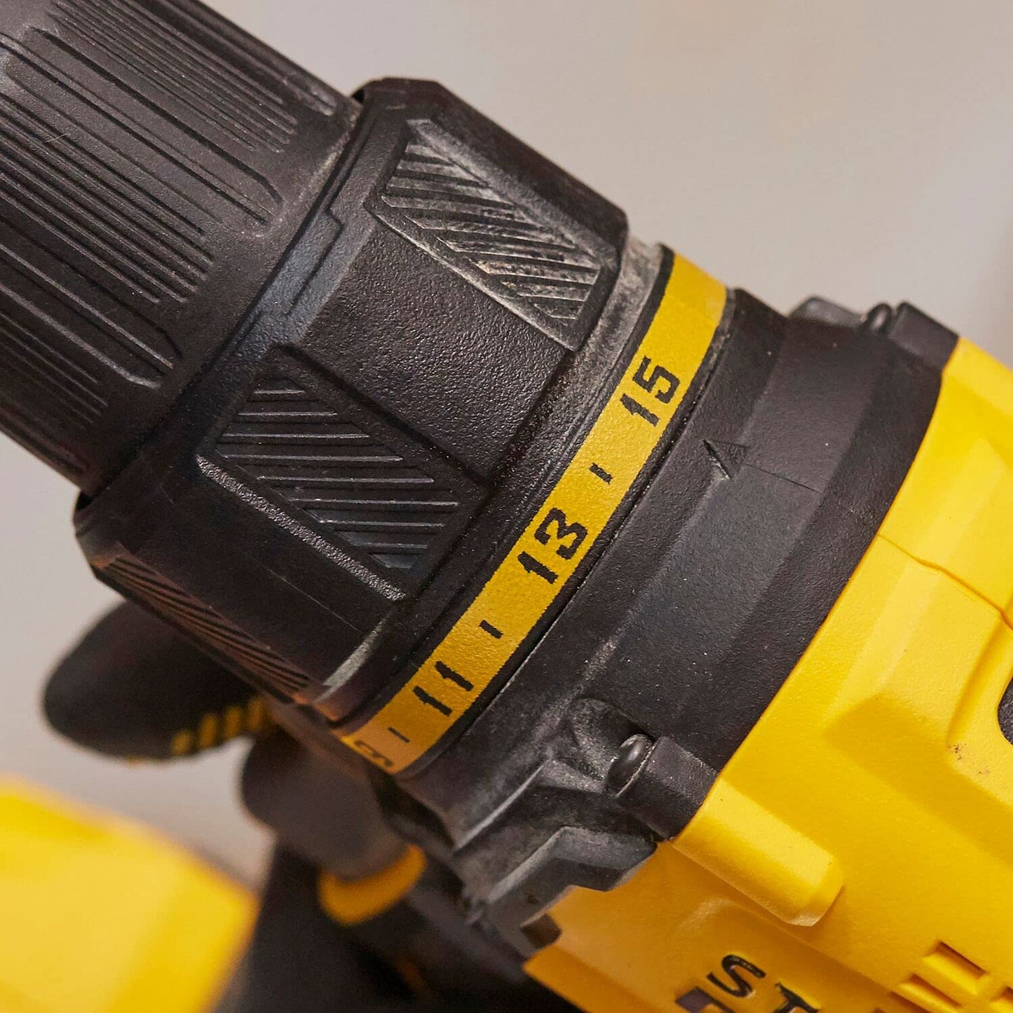 STANLEY Taladro Atornillador Inalámbrico 1/2" (13mm), 20V, Incluye 2 Baterías, Cargador y Caja para Herramientas, SBD710C2K