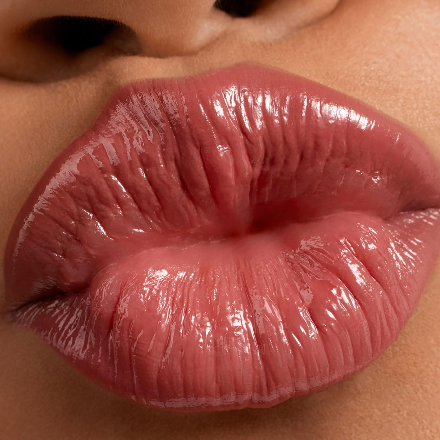 Lancôme Idôle Lip Butterglow, Bálsamo Labial con Color, Cuida, Hidrata e Ilumina con su Textura Ligera, Con 12% Escualano y Ceramidas, 50 Sheik's Rosy Nude, 3 g