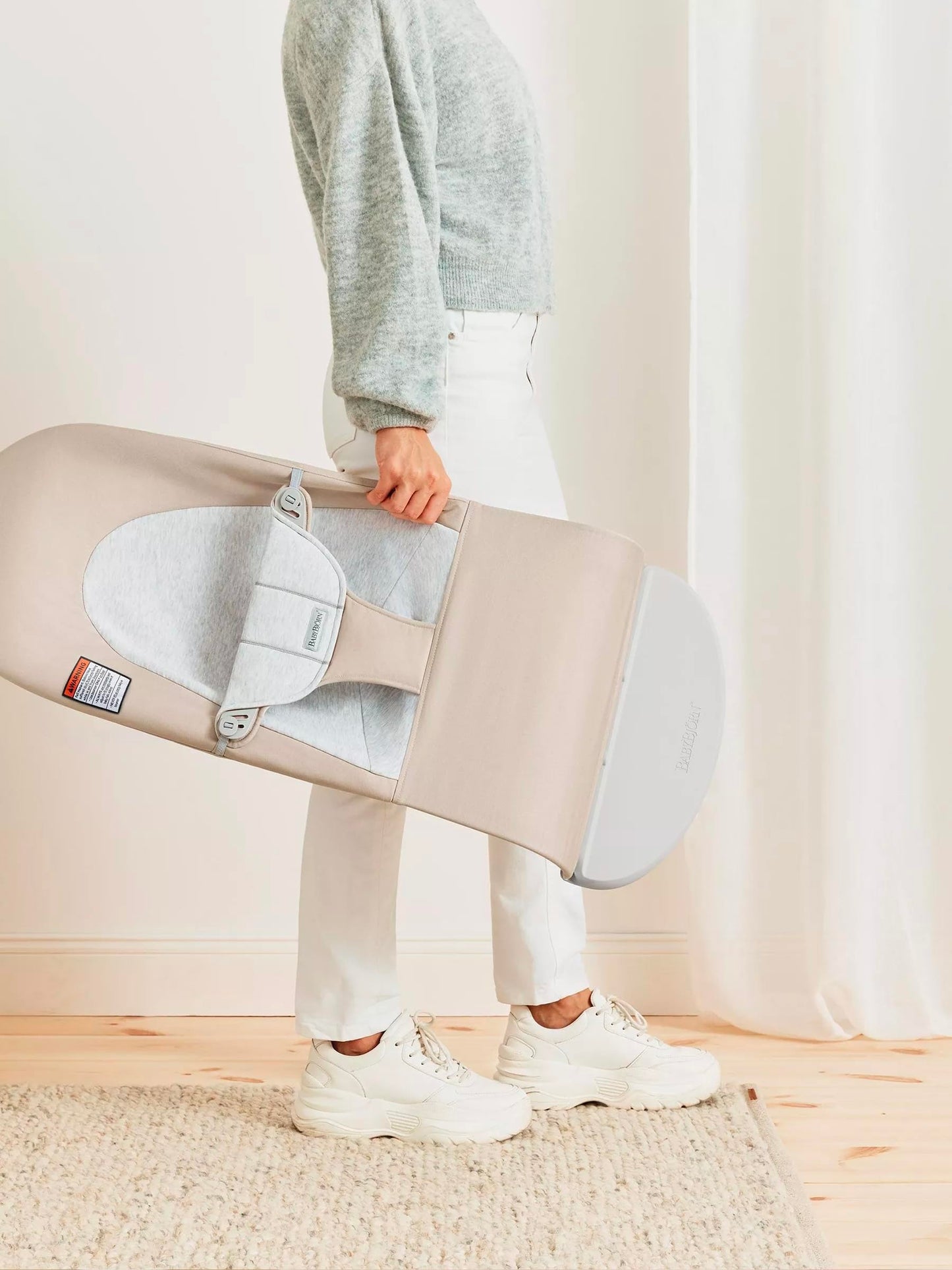 BabyBjörn Silla Mecedora para Bebé Balance Soft, Tejido/Jersey, Beige/Gris| Asiento ajustable 2 en 1 para bebé y silla de niño pequeño, recién nacido a niño (8-30 libras), 4 posiciones, ligero y portátil