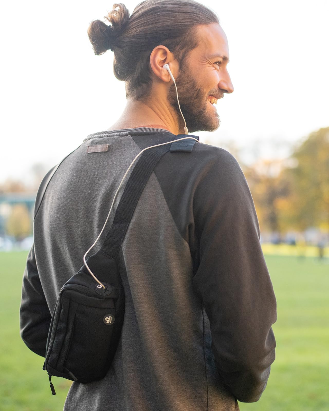 Riñonera Deportiva WATERFLY Negra con Cinturón Extendido para Mujer y Hombre