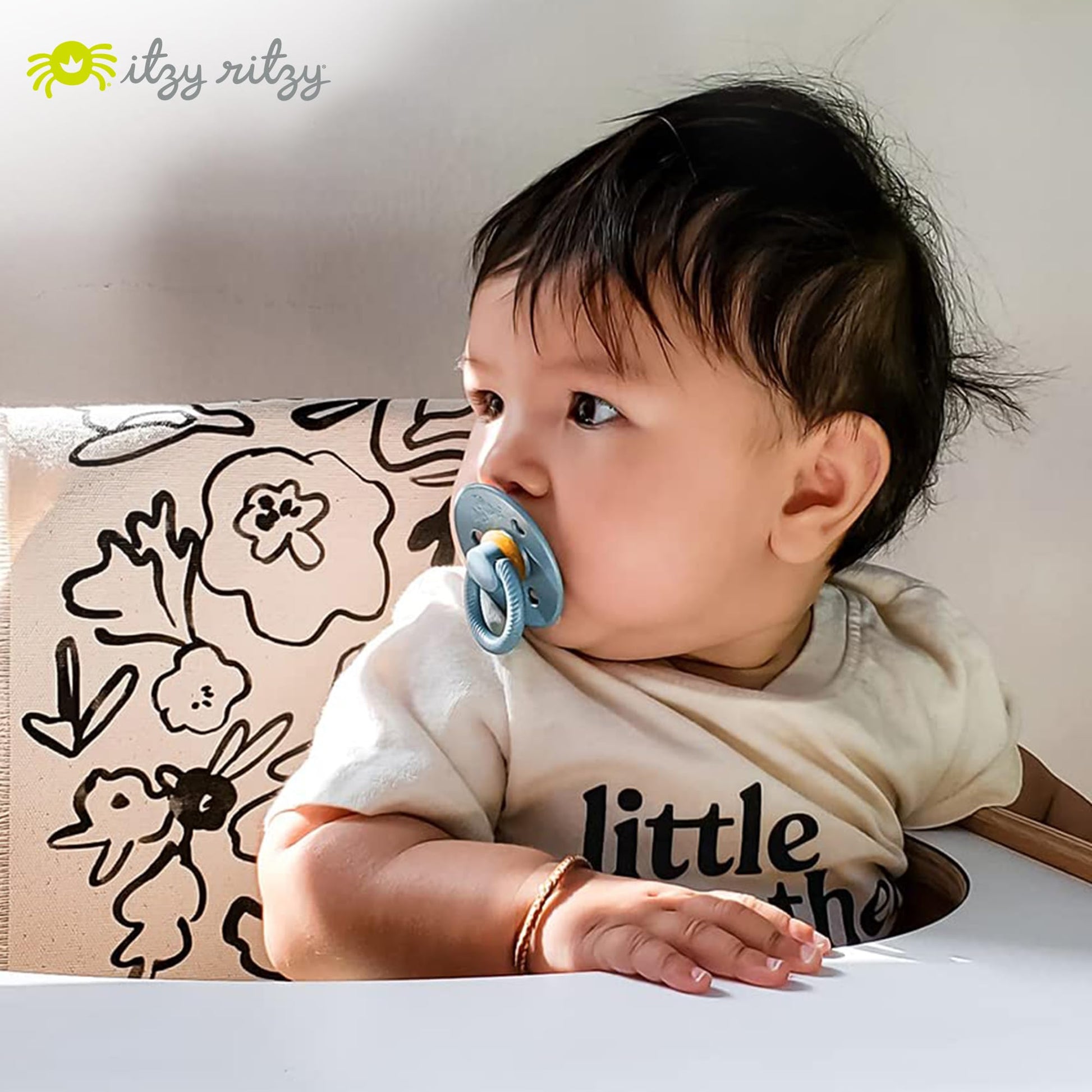 Itzy Ritzy Paquete de 2 chupetes de goma natural; para edades de 0 a 6 meses, Harbor & Coast