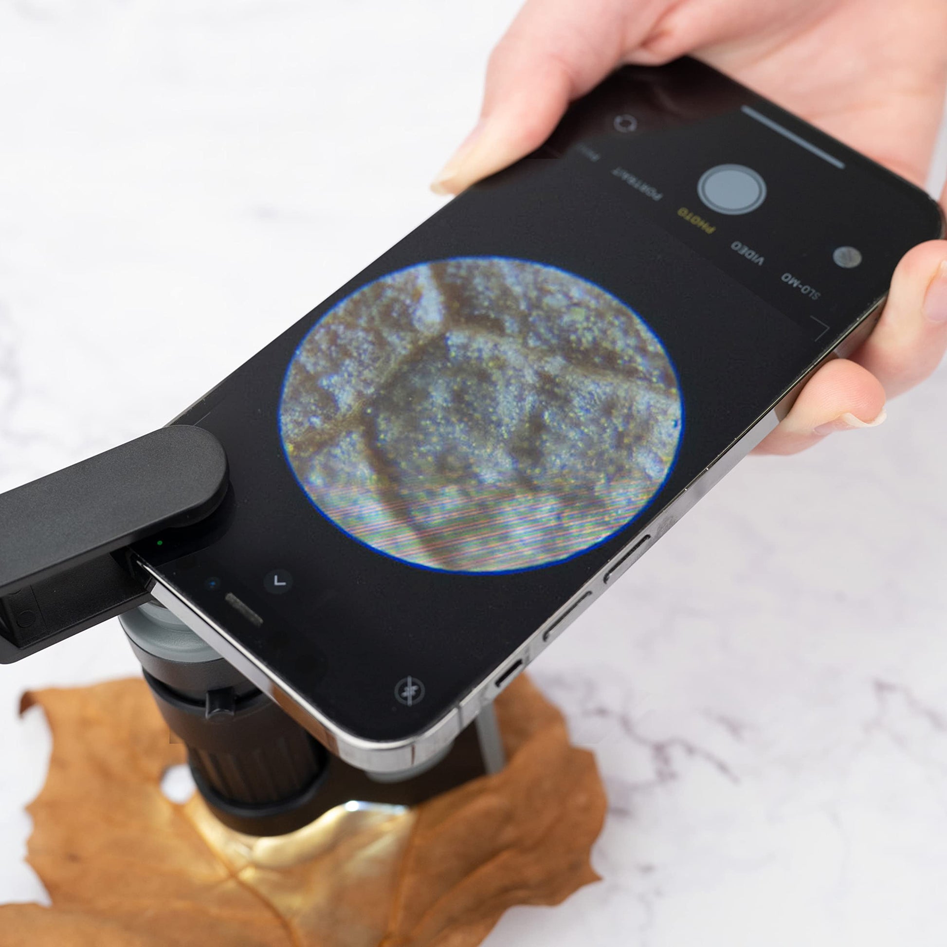Carson MicroBrite Pro - Microscopio de Bolsillo con luz LED 60x-120x con Sistema de Lente asférica y Clip Digital para Smartphone (MM-350)
