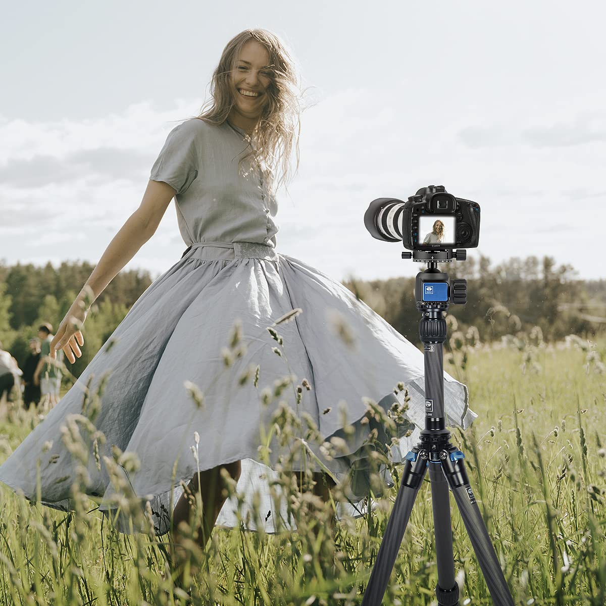 Trípode SIRUI Fibra de Carbono con Columna Central Dos Secciones 59.8” Carga Máxima 15kg