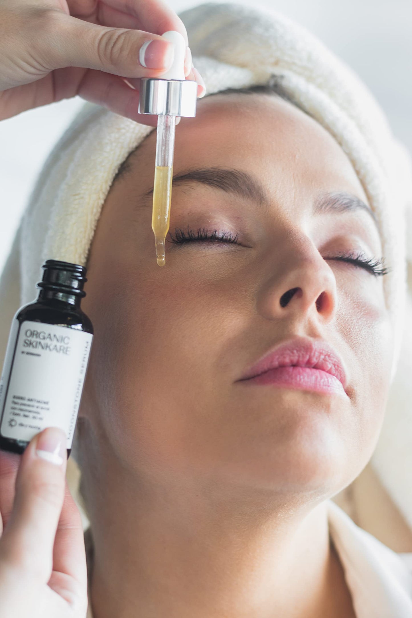 ORGANIC SKINKARE BY DERMANK Suero Anti-Acné | Suero Facial Orgánico| Ácido Salicílico 1% | Ácido Lactico 1% | Reduce Espinillas y Minimiza Poros | Seborregulador | Ayuda en el Tratamiento y Prevención de Acné | Suero contra espinillas - 30ml | Facial Moon