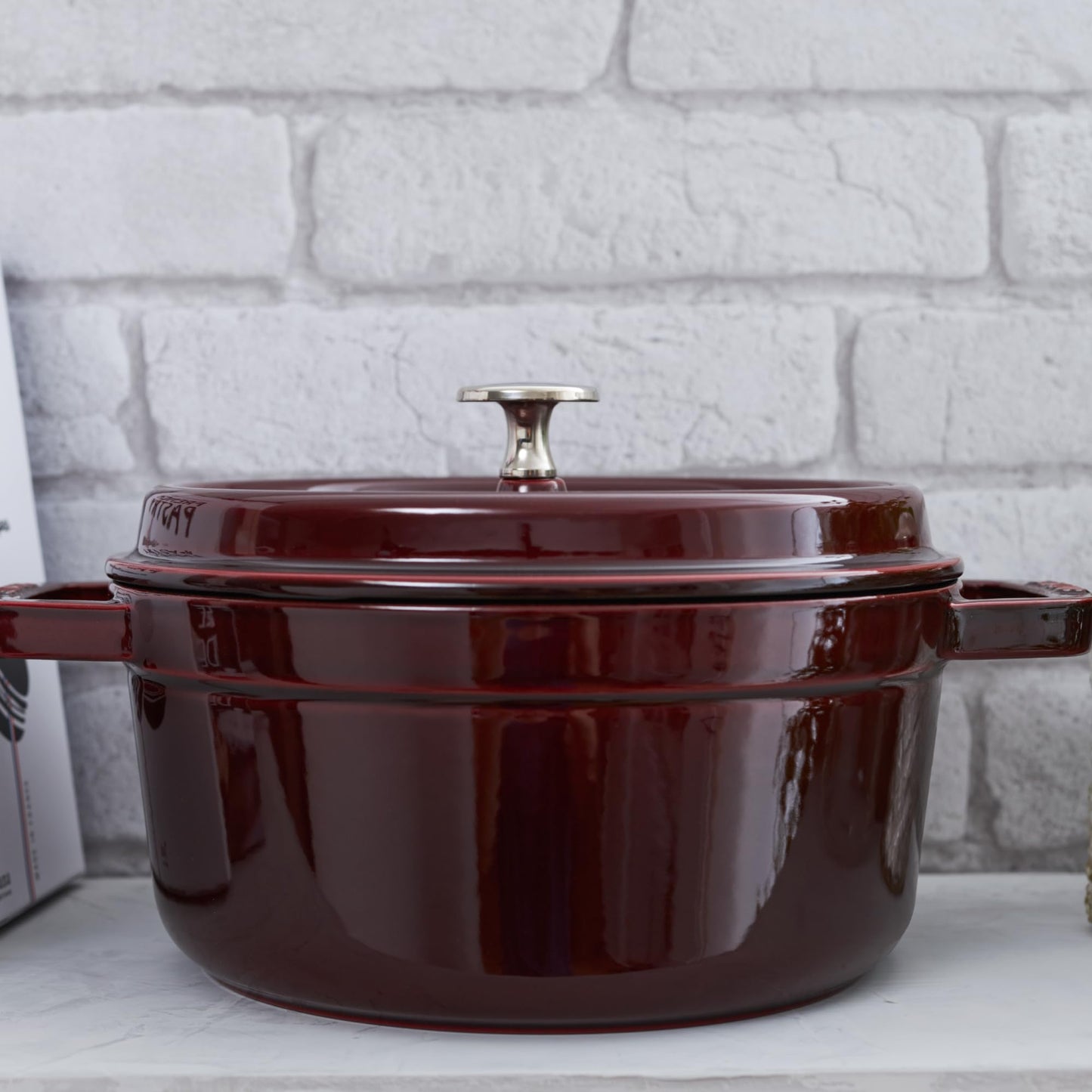Staub 4-quart redondo Cocotte, Granadina, 3.78 litros, 1