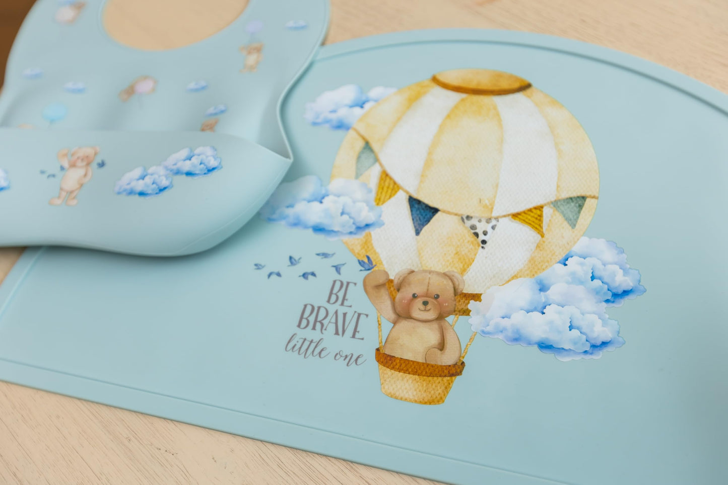 Mamabears - Babero y tapete de silicona para bebé, para niños, niñas, bebés y niños pequeños, impermeable, ajustable, última intervensión de BPA, salvia