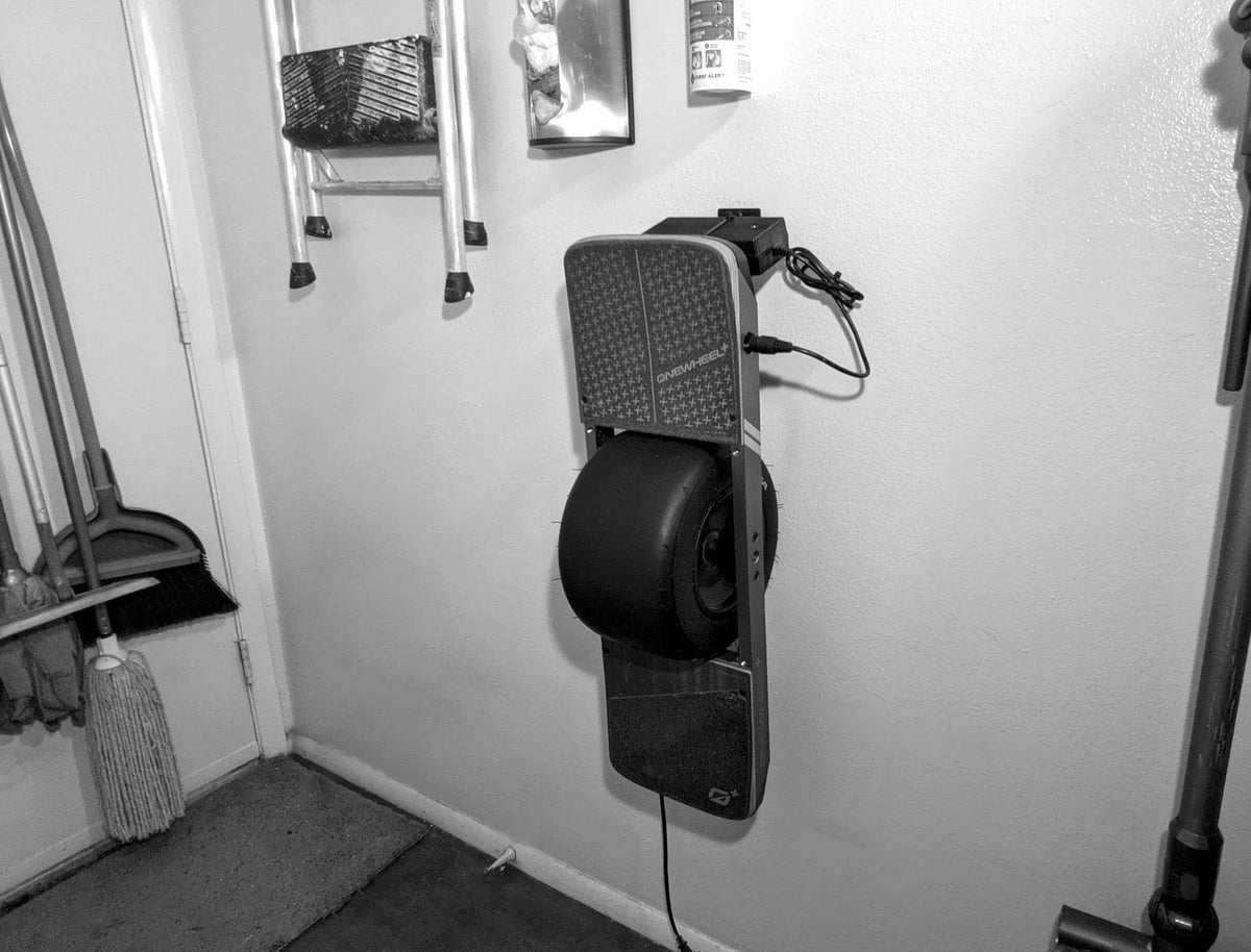 Estación de Carga DIYE Negro Acero 1/8 para Onewheel V1 y XR