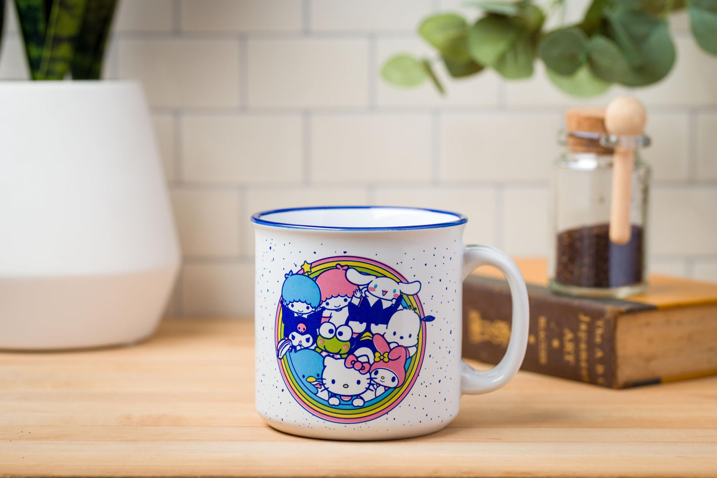 Taza de Cerámica Silver Buffalo Sanrio Hello Kitty Amigos para Campista